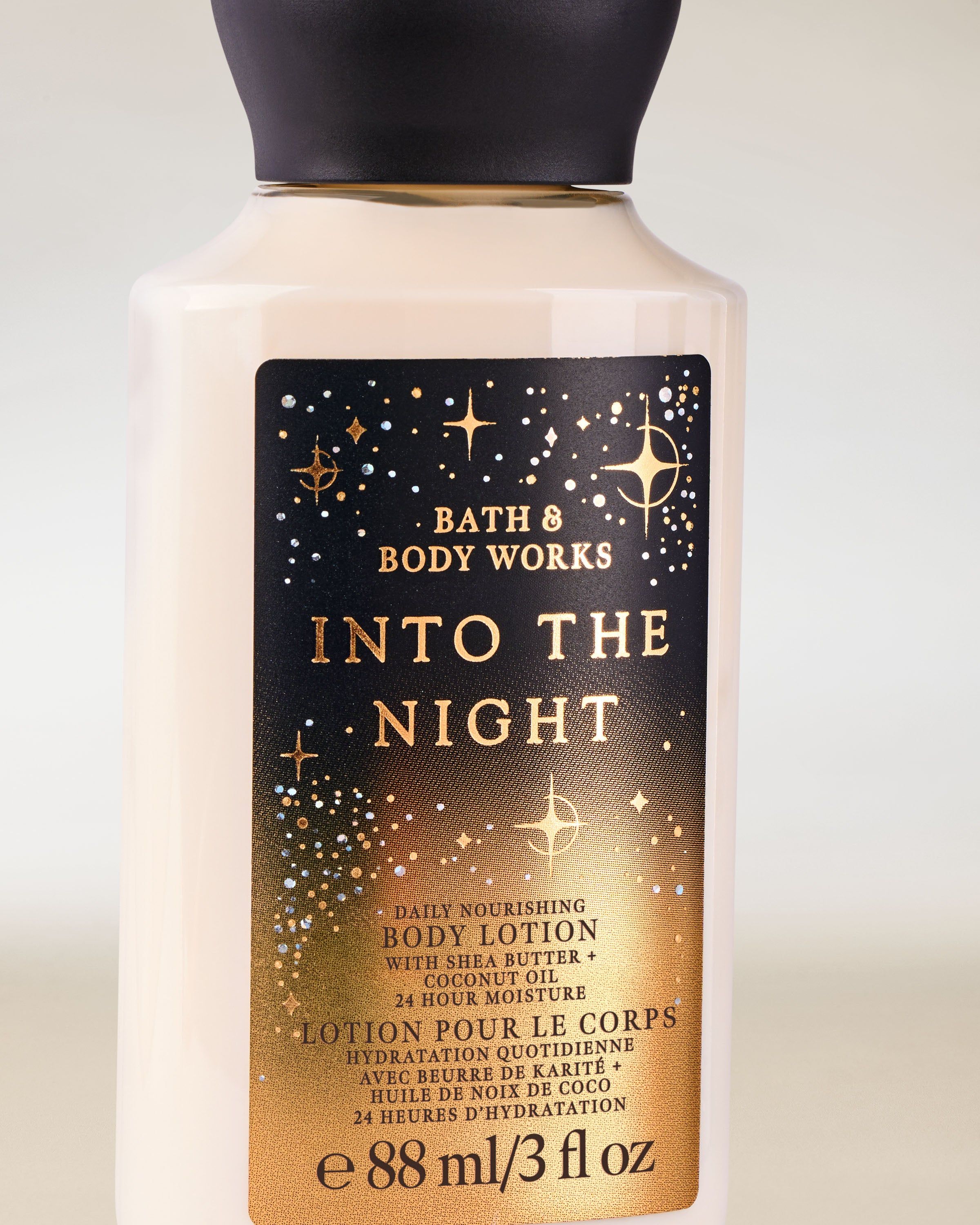 Balsam do ciała Bath & Body Works Into the Night w mini butelce 88 ml z gwiezdną etykietą.