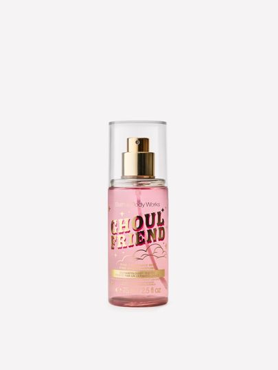 Mgiełka zapachowa Bath & Body Works Ghoul Friend w różowym flakonie z atomizerem 75 ml