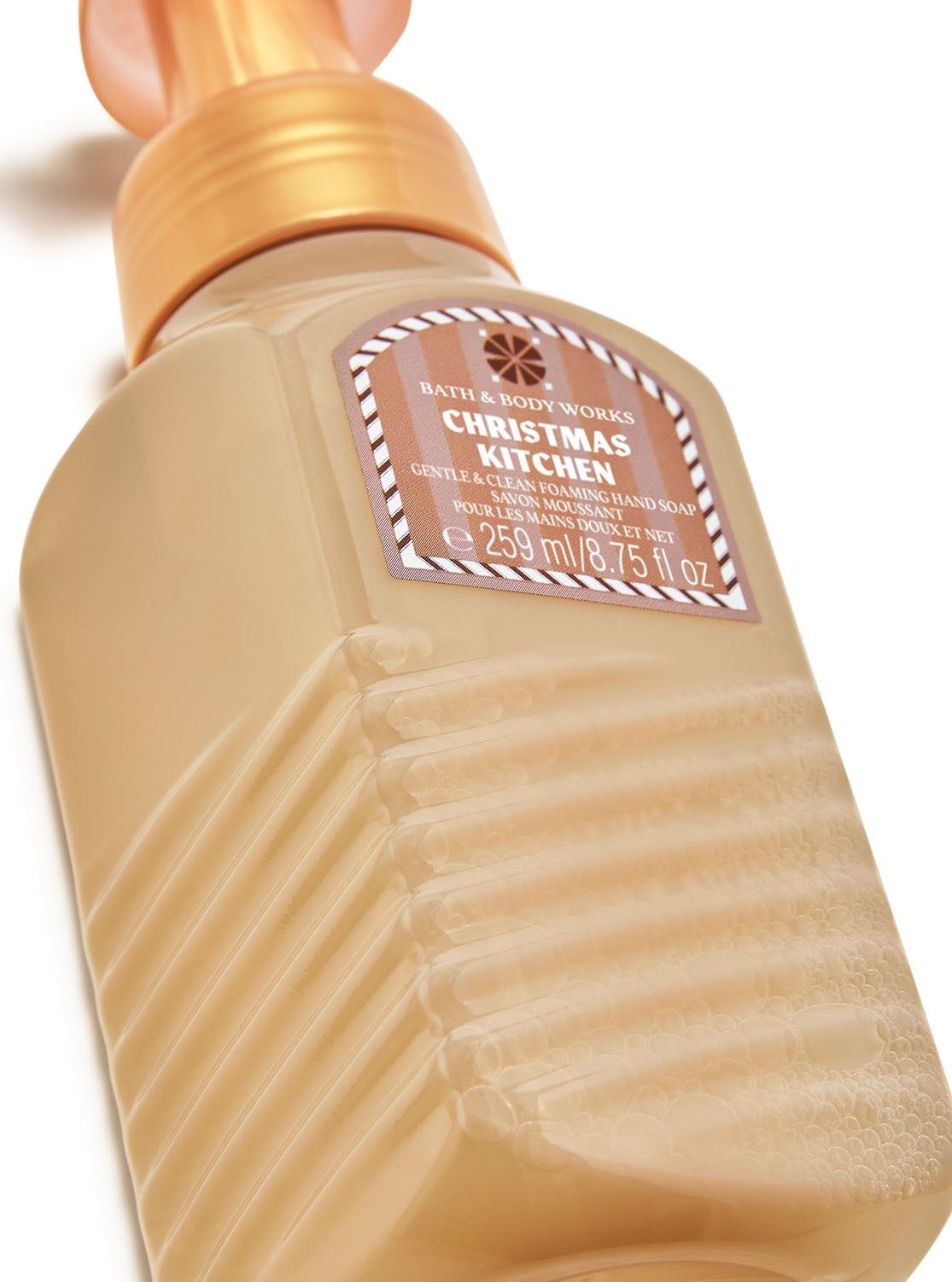 Săpun spumă de mâini Christmas Kitchen, în ambalaj bej cu etichetă decorativă. Bath&Body Works.