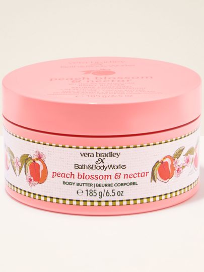 Bath & Body Works Peach Blossom & Nectar – masło do ciała w różowym słoiku z dekoracyjną brzoskwiniowo‑kwiatową etykietą.