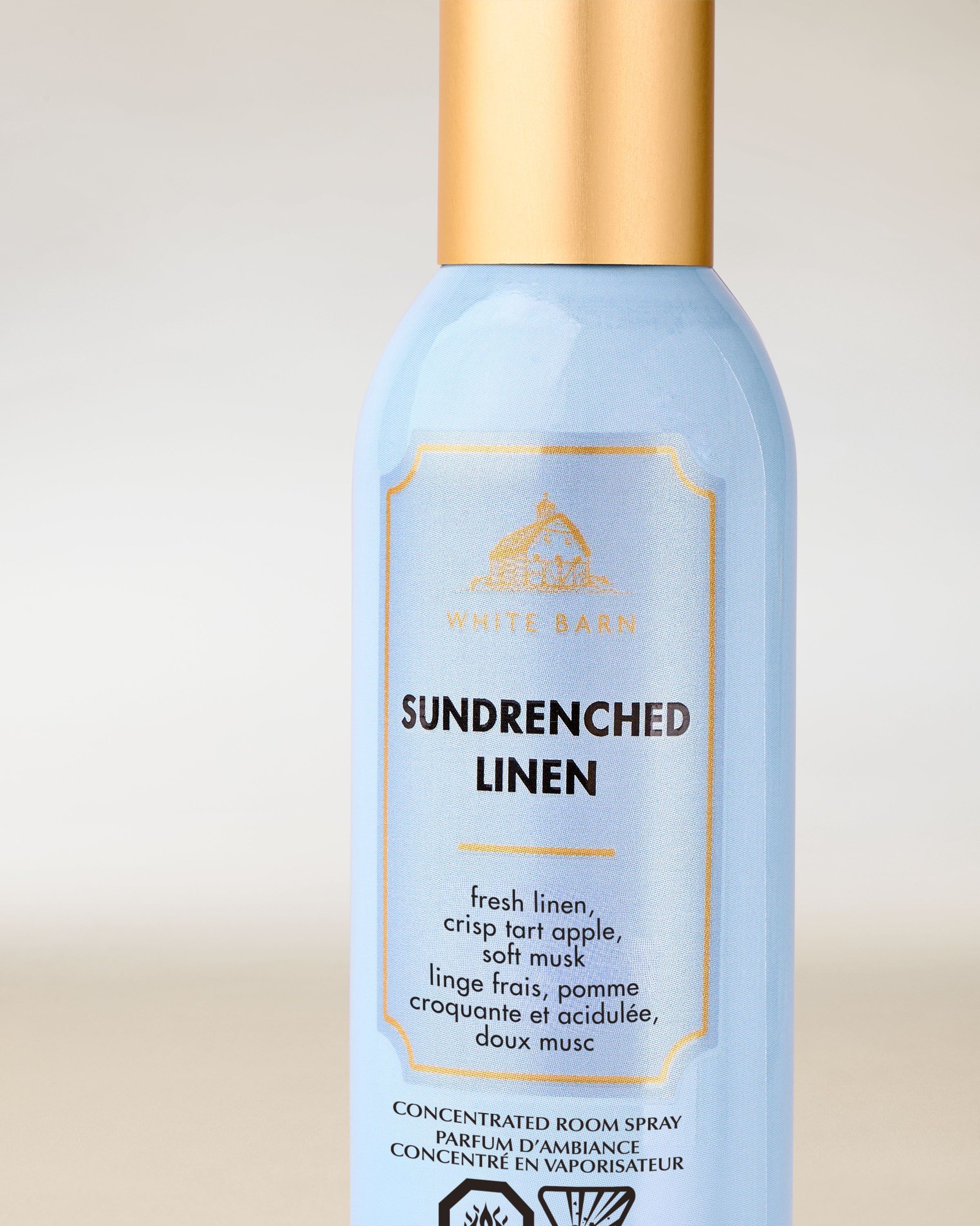 White Barn Sundrenched Linen – błękitny room spray o nutach świeżego prania, jabłka i miękkiego piżma.