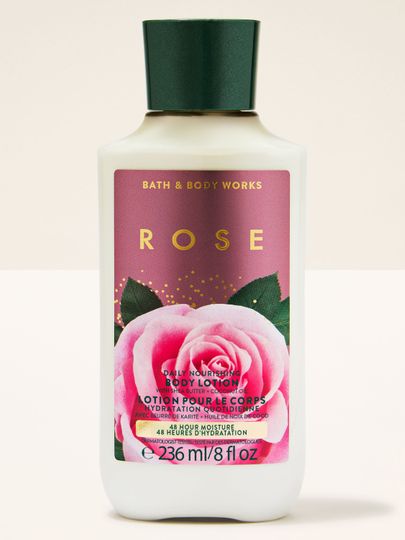 Bath & Body Works Rose – różany balsam do ciała w kremowej butelce z zieloną nakrętką.