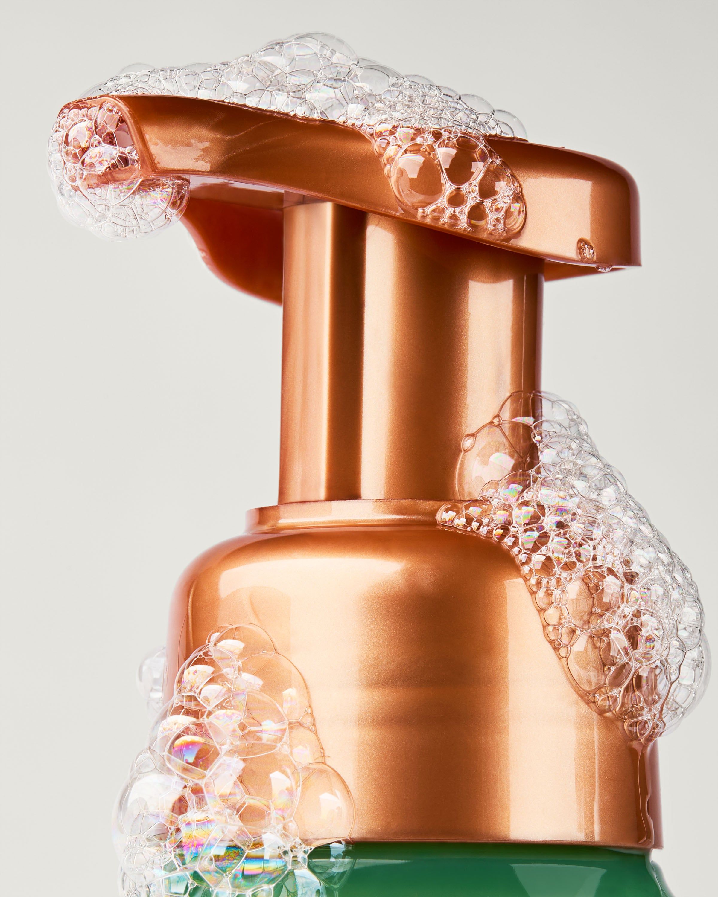 Pianka do mycia rąk Bath & Body Works Morning Matcha 259 ml w zielonej butelce z pompką.
