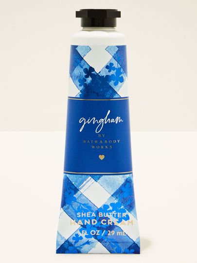 Krem do rąk Bath & Body Works Gingham w niebieskiej tubce 29 ml z klasycznym wzorem.