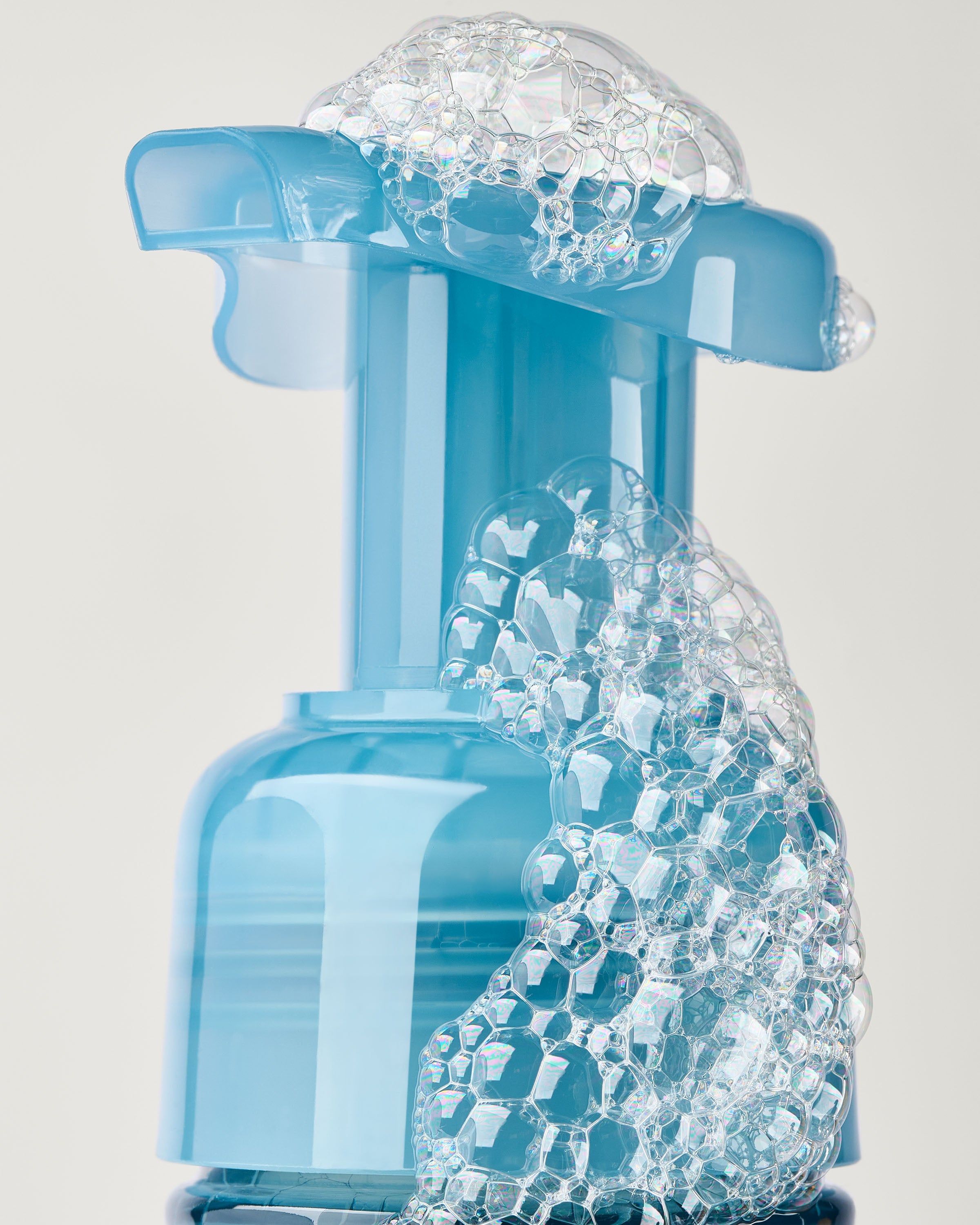 Pianka do mycia rąk Bath & Body Works Saturday Sunset 259 ml w jasnoniebieskiej butelce z pompką.