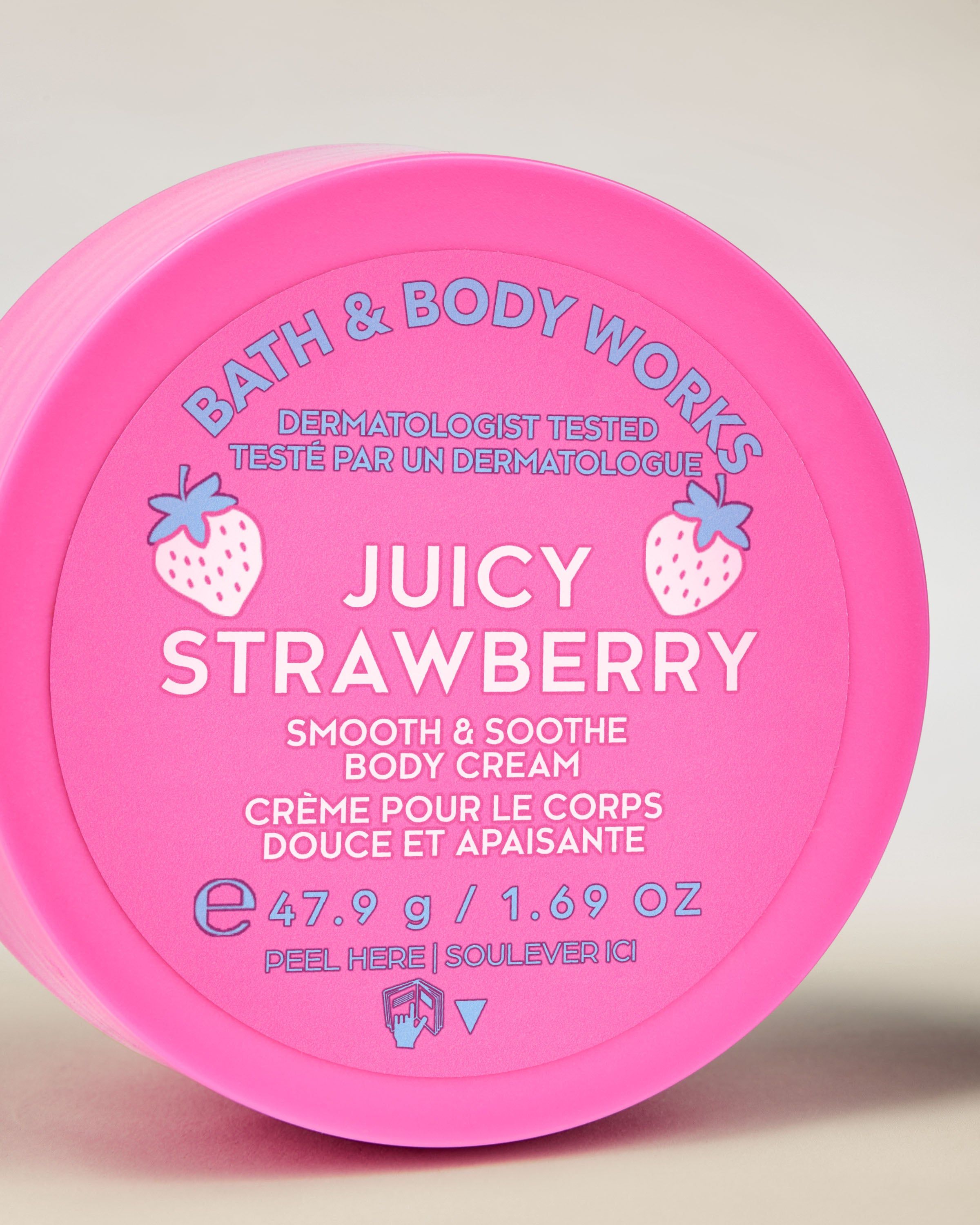 Krem do ciała Juicy Strawberry w różowym opakowaniu