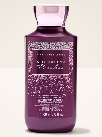 Fioletowy balsam do ciała Bath & Body Works A Thousand Wishes w butelce z błyszczącą etykietą