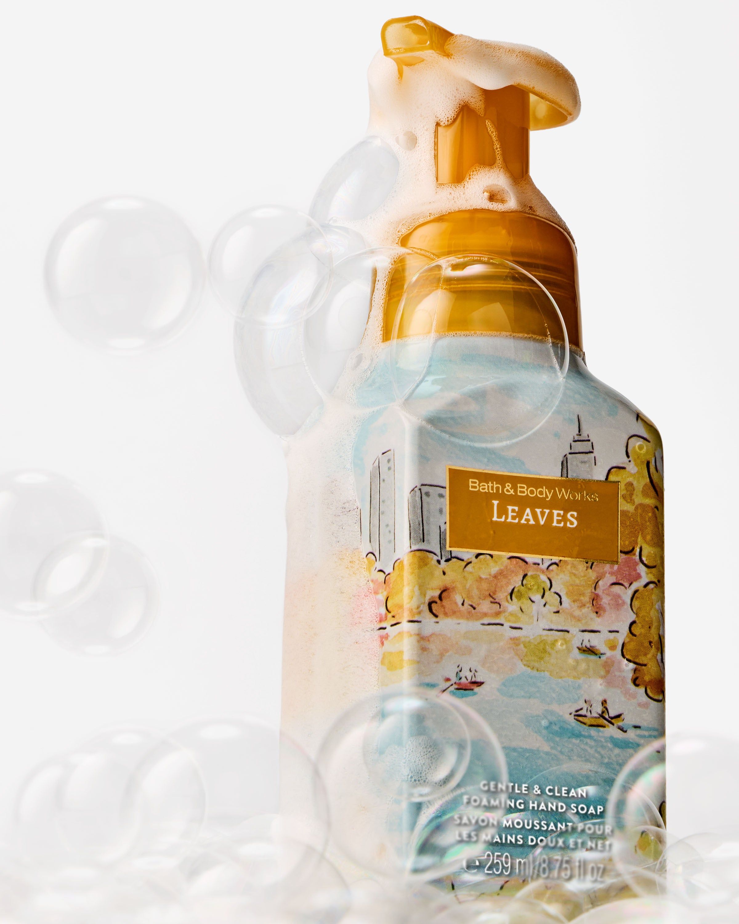 Delikatne mydło do rąk w piance Bath & Body Works Leaves, 259 ml