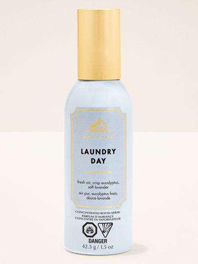 Spray do wnętrz White Barn Laundry Day z dekoracyjną złotą nakrętką