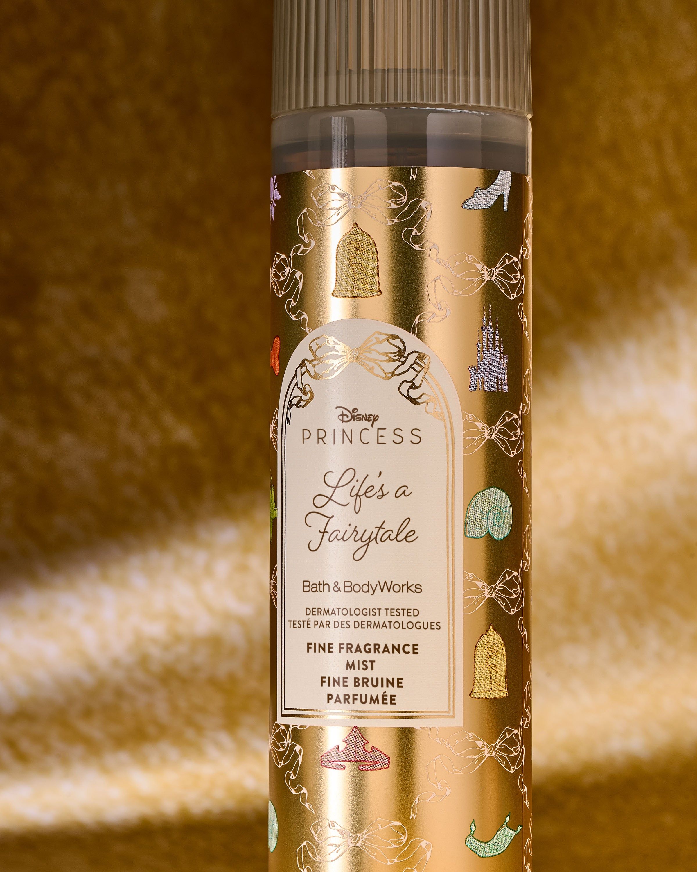 Mgiełka Life’s a Fairytale – złoty design z ikonami księżniczek i lekka, bajeczna świeżość.