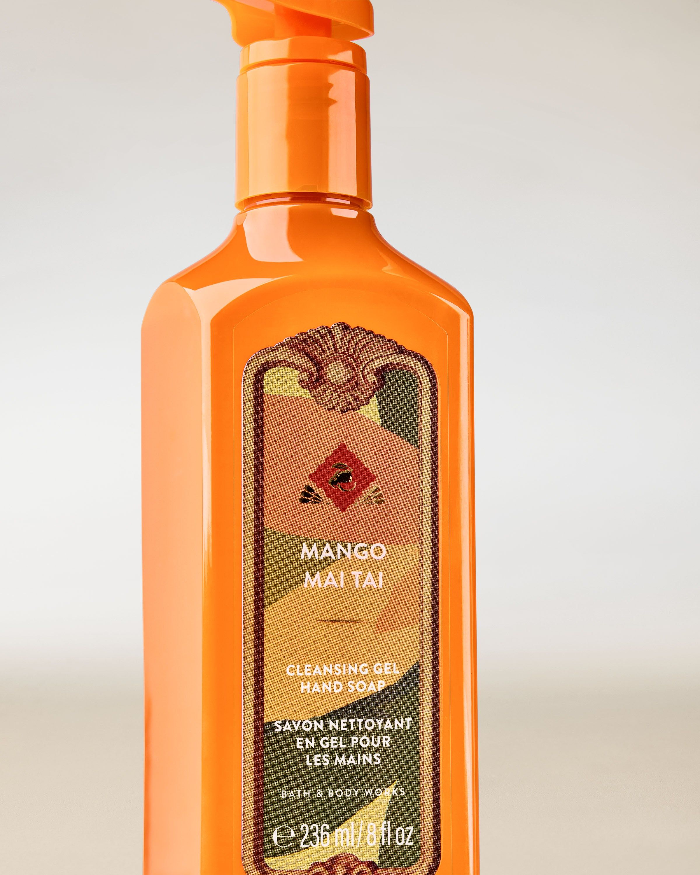 Mydło w żelu Bath & Body Works Mango Mai Tai w pomarańczowej butelce z tropikalną etykietą.