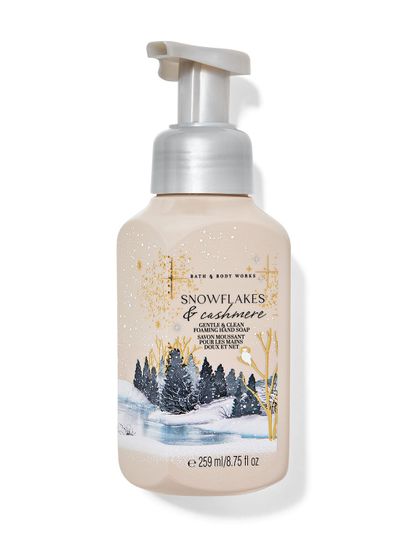 Săpun spumă de mâini Snowflakes & Cashmere, într-o sticlă bej cu un design de iarnă cu brazi și un râu. Bath&Body Works.