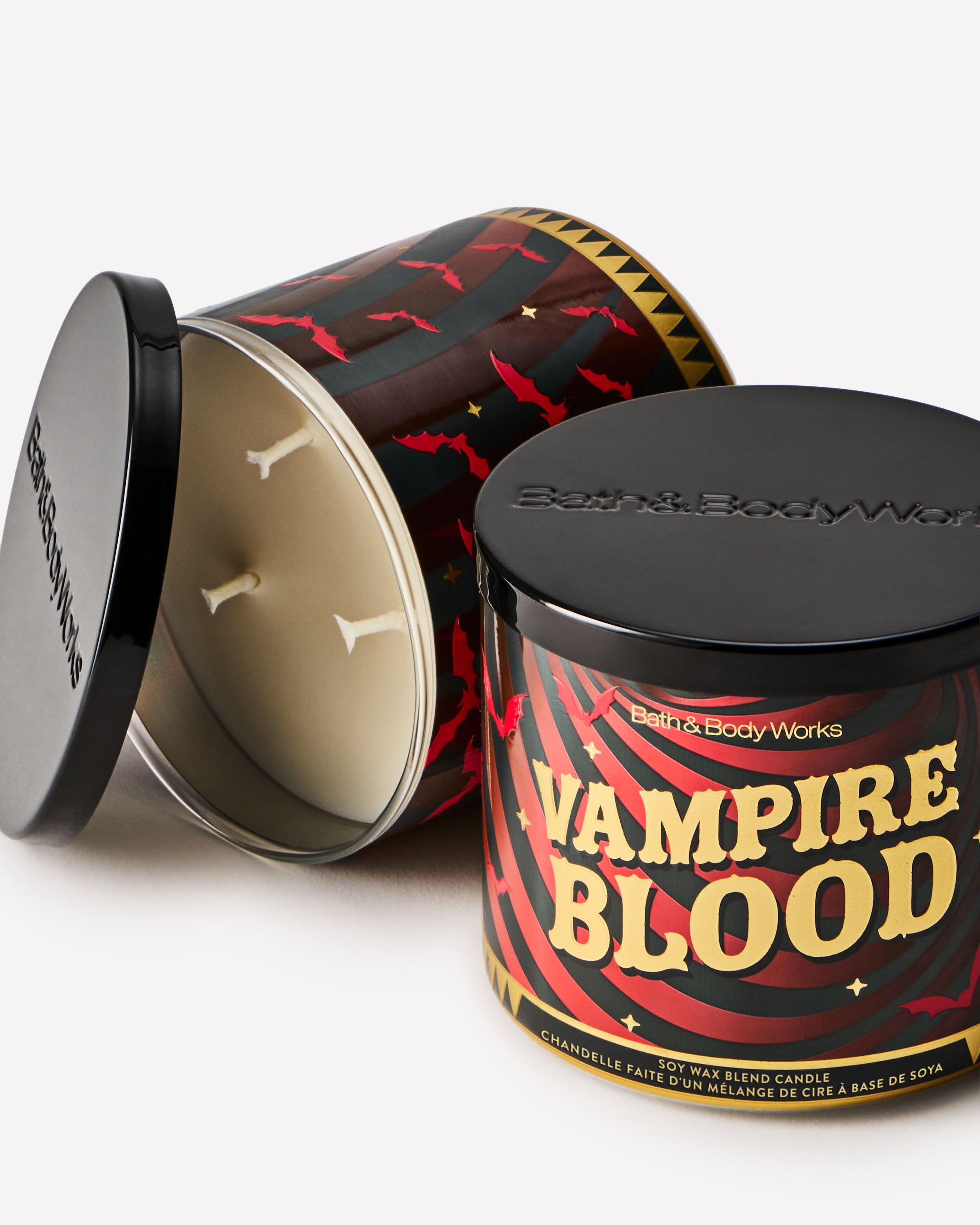 Świeca zapachowa Bath & Body Works Vampire Blood w ozdobnym słoiku z czarną pokrywką