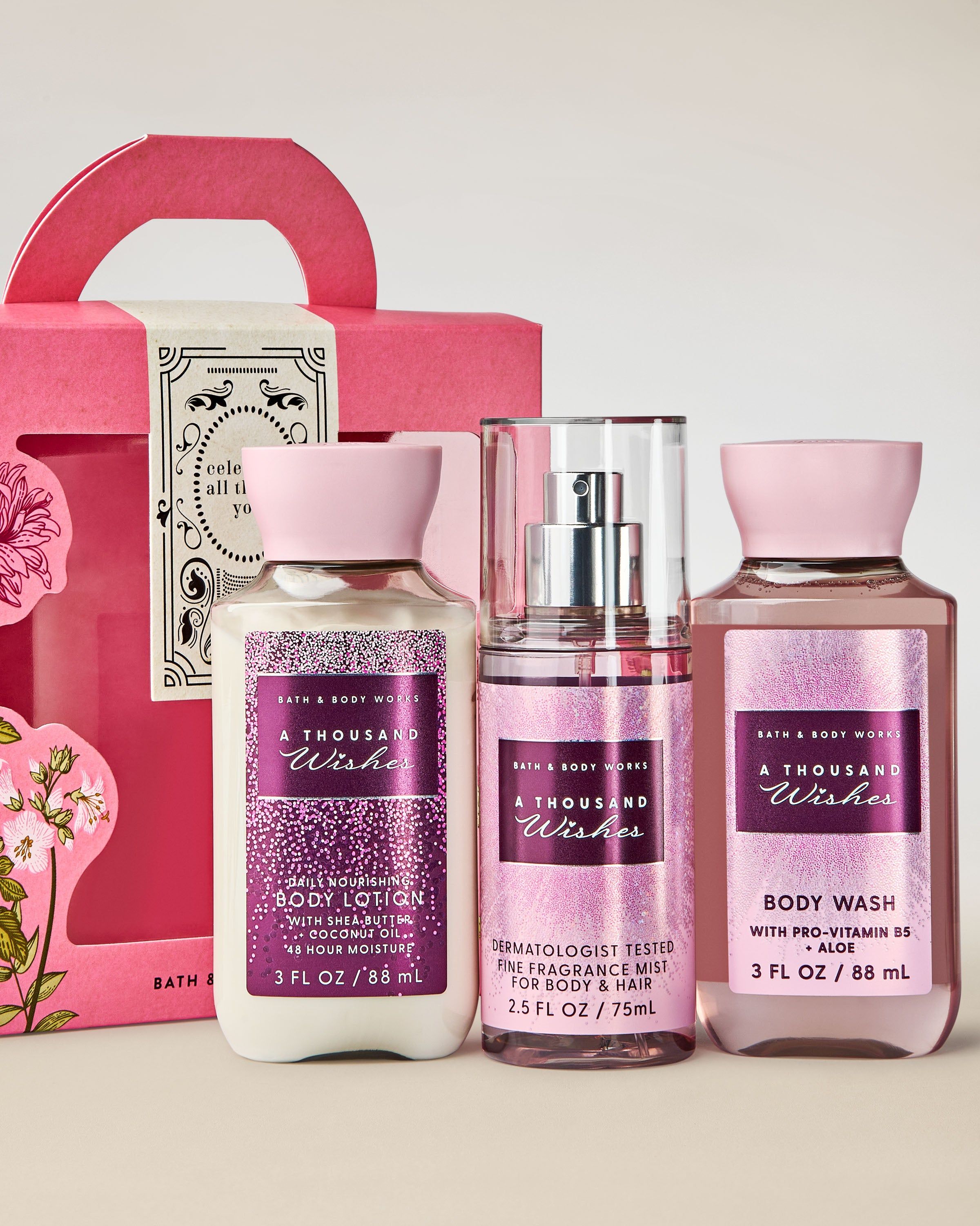 Zestaw prezentowy Bath & Body Works A Thousand Wishes z mgiełką, żelem i balsamem do ciała w pudełku z uchwytem.
