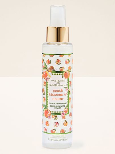 Bath & Body Works Peach Blossom & Nectar – mgiełka rozświetlająca Diamond Shimmer w przezroczystym flakonie ze złotą pompką.
