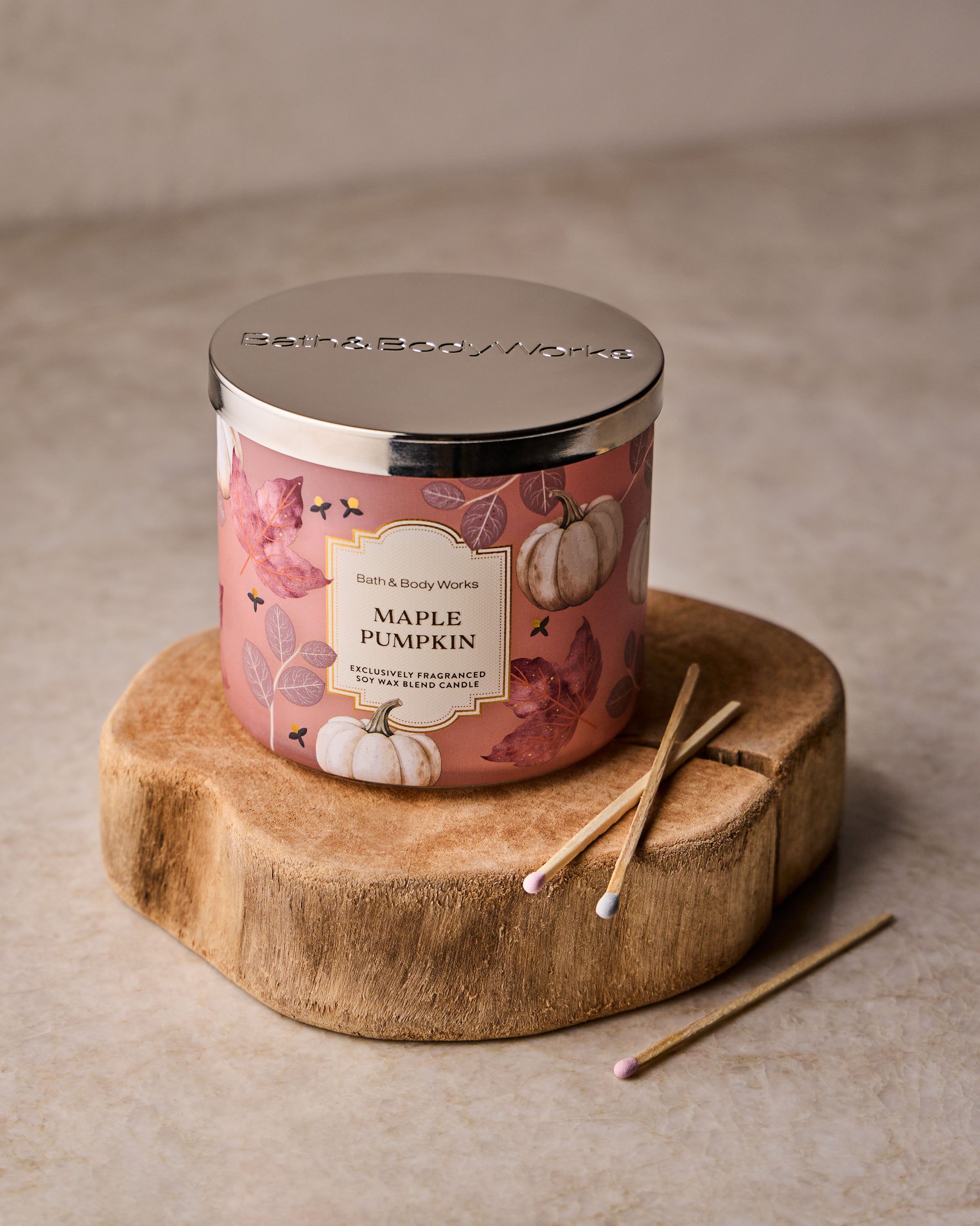 Świeca zapachowa Bath & Body Works Maple Pumpkin z mieszanki wosku sojowego, 3 knoty