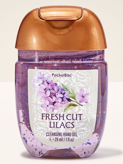 Bath & Body Works Fresh Cut Lilacs PocketBac – żel do dezynfekcji rąk w fioletowej butelce z kwiatową etykietą.
