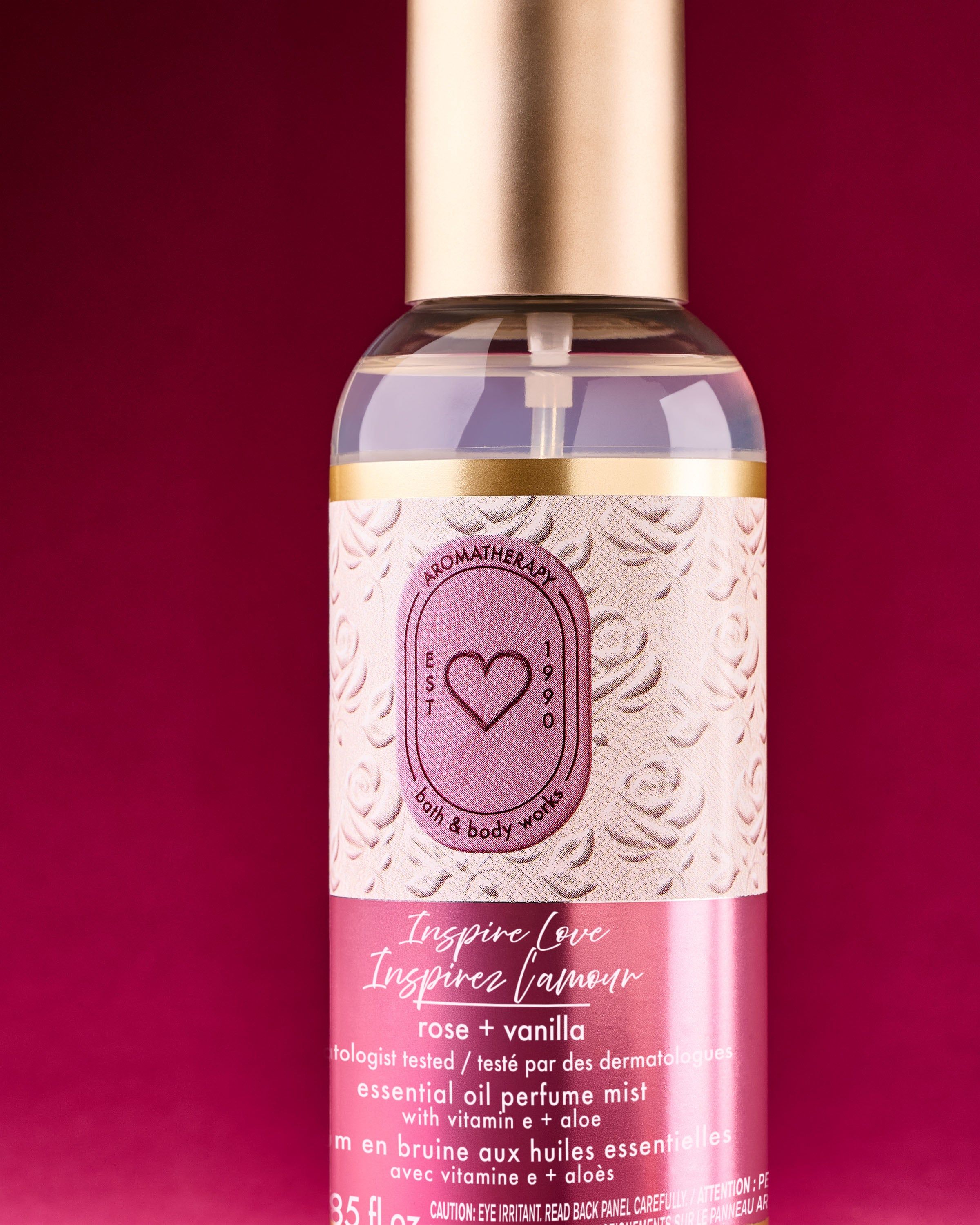 Inspire Love rose + vanilla – mgiełka o różowo‑waniliowym aromacie w eleganckiej butelce ze złotą nakrętką.