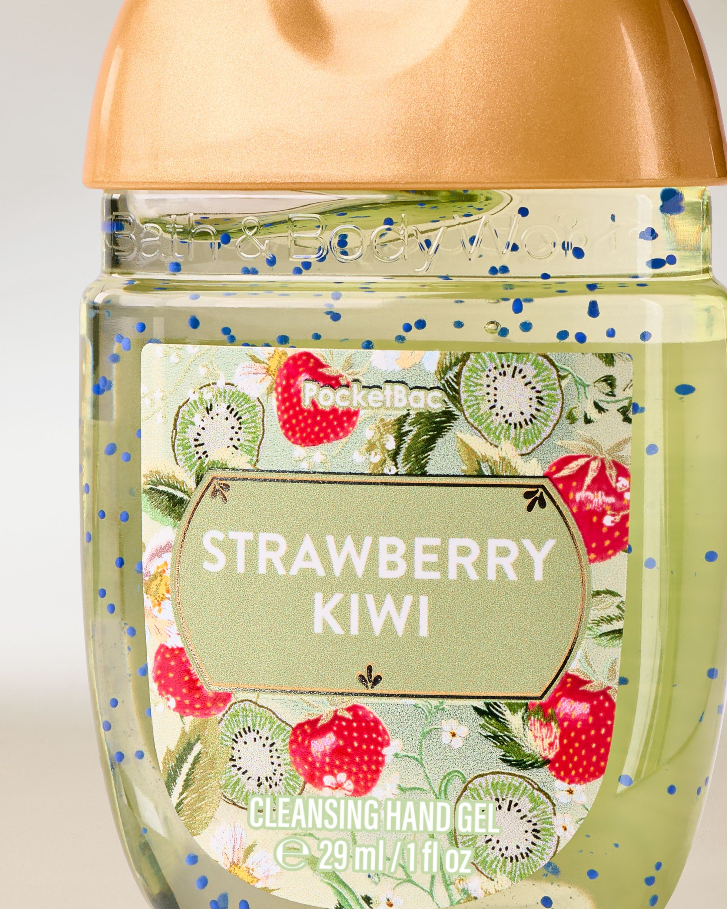 Oczyszczający żel do rąk Strawberry Kiwi w kompaktowym opakowaniu, idealny do szybkiego odświeżenia dłoni w ciągu dnia.
