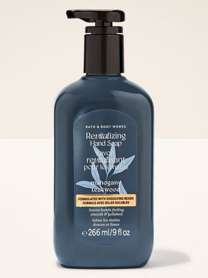 Żel do mycia rąk Bath & Body Works Mahogany Teakwood 266 ml w ciemnoszarej butelce z pompką.