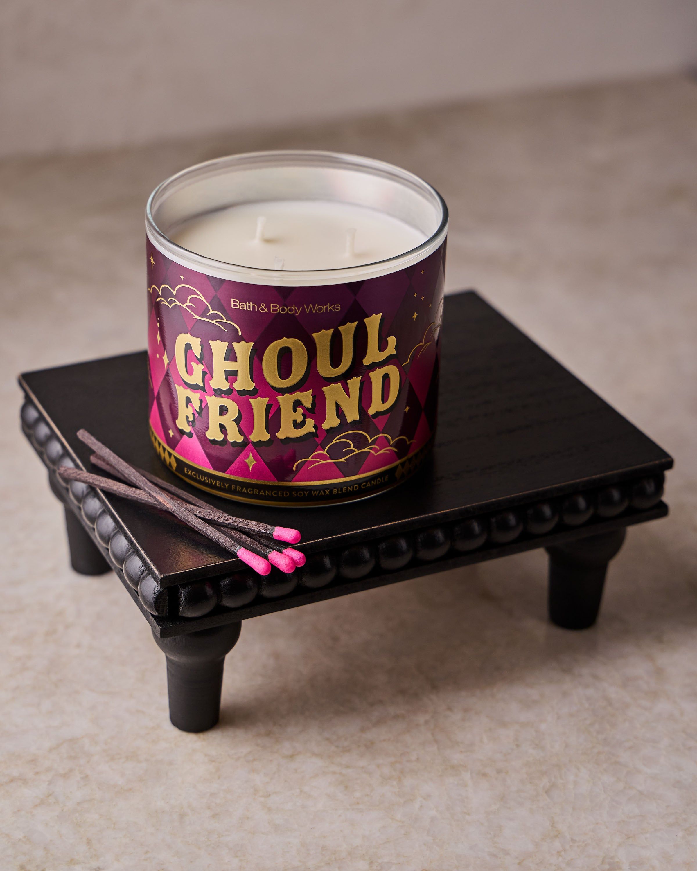 Świeca zapachowa Bath & Body Works Ghoul Friend w ozdobnym słoiku z czarną pokrywką