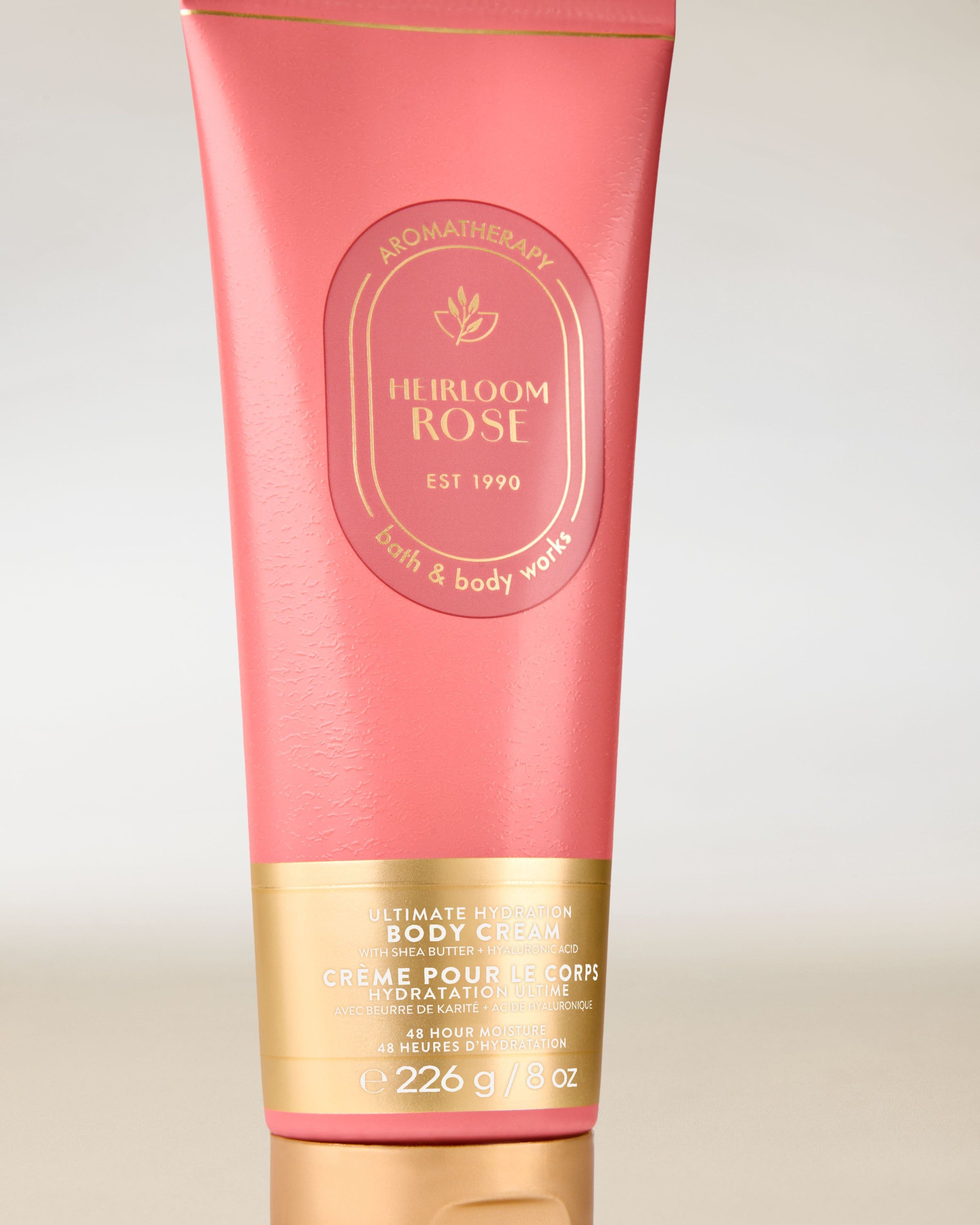 Krem do ciała Heirloom Rose Aromatherapy Bath & Body Works w różowym opakowaniu – intensywne nawilżenie.