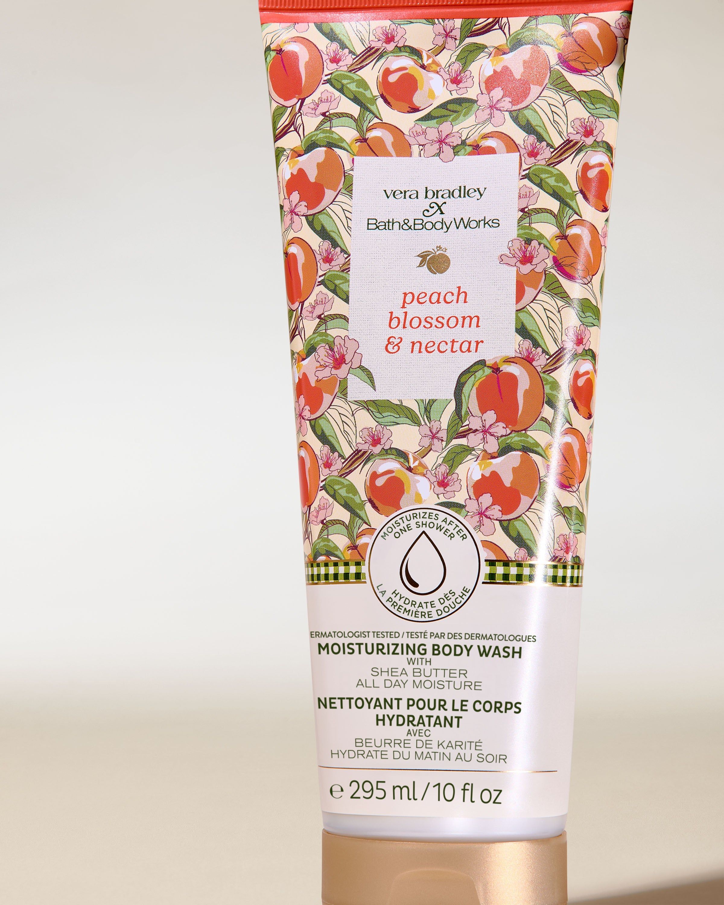 Bath & Body Works Peach Blossom & Nectar – nawilżający żel do mycia ciała w tubie z brzoskwiniowo‑kwiatowym wzorem.