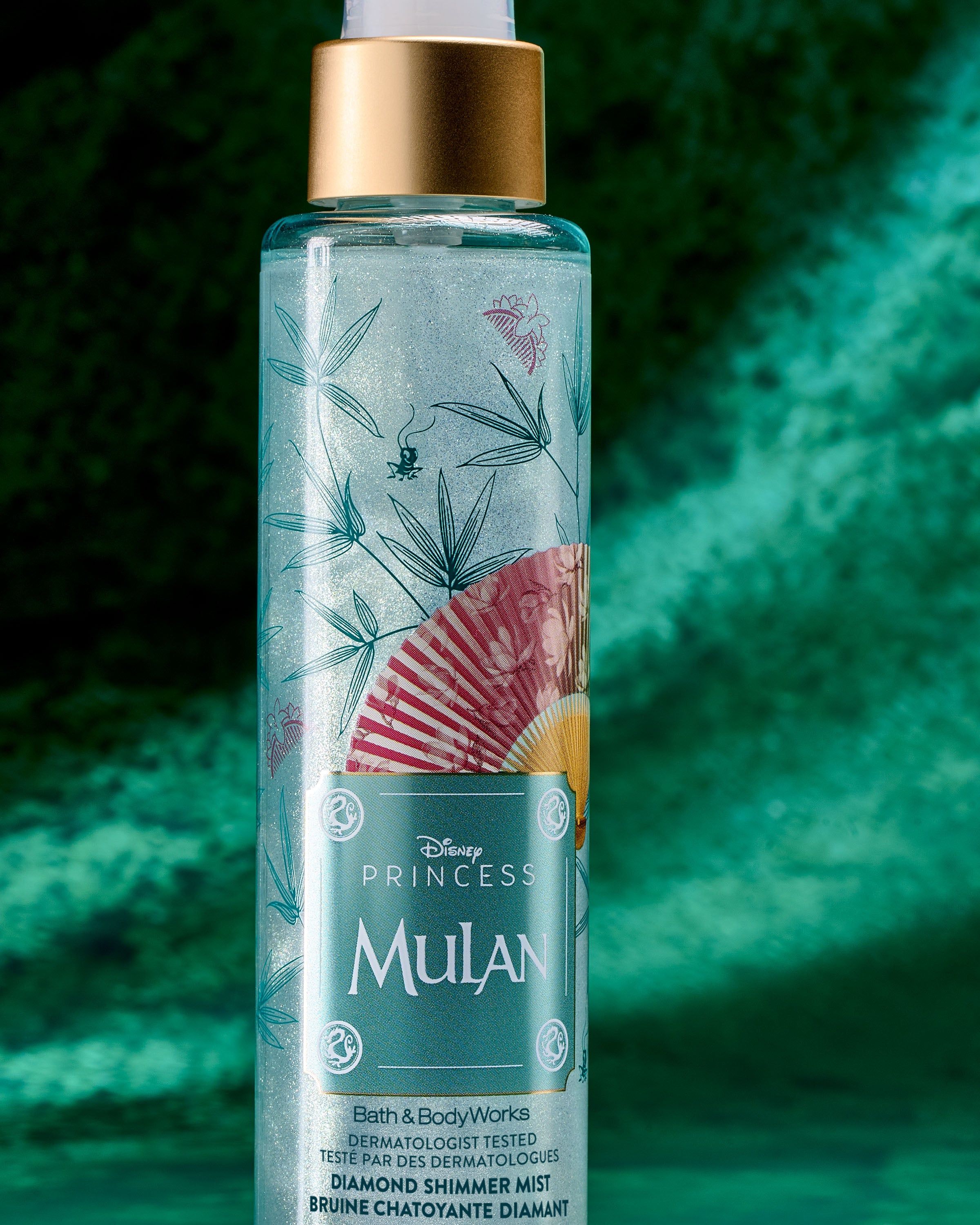 Mgiełka Diamond z kolekcji Disney Princess Mulan od Bath & Body Works w turkusowym, połyskującym flakonie.