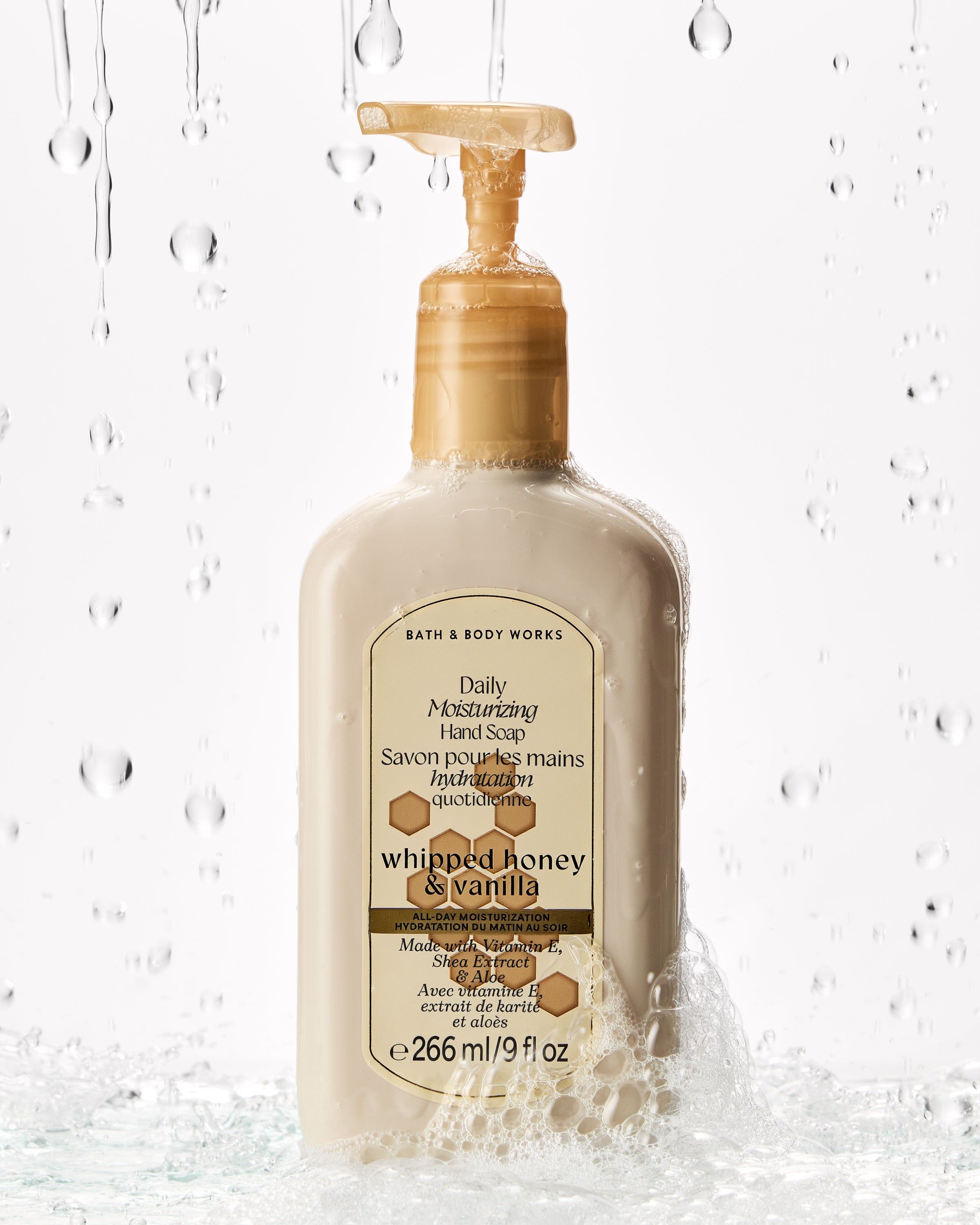 Bath & Body Works Whipped Honey & Vanilla oczyszczające mydło do rąk z pompką, 266 ml