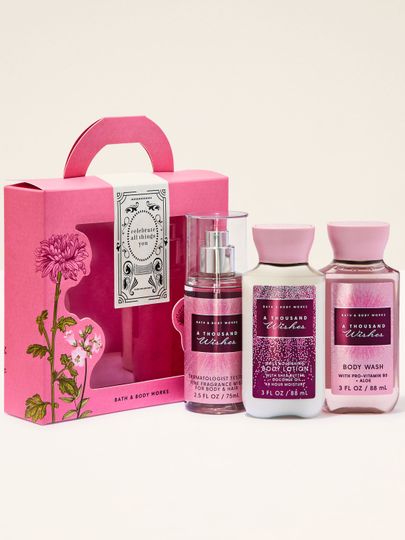Zestaw prezentowy Bath & Body Works A Thousand Wishes z mgiełką, żelem i balsamem do ciała w pudełku z uchwytem.