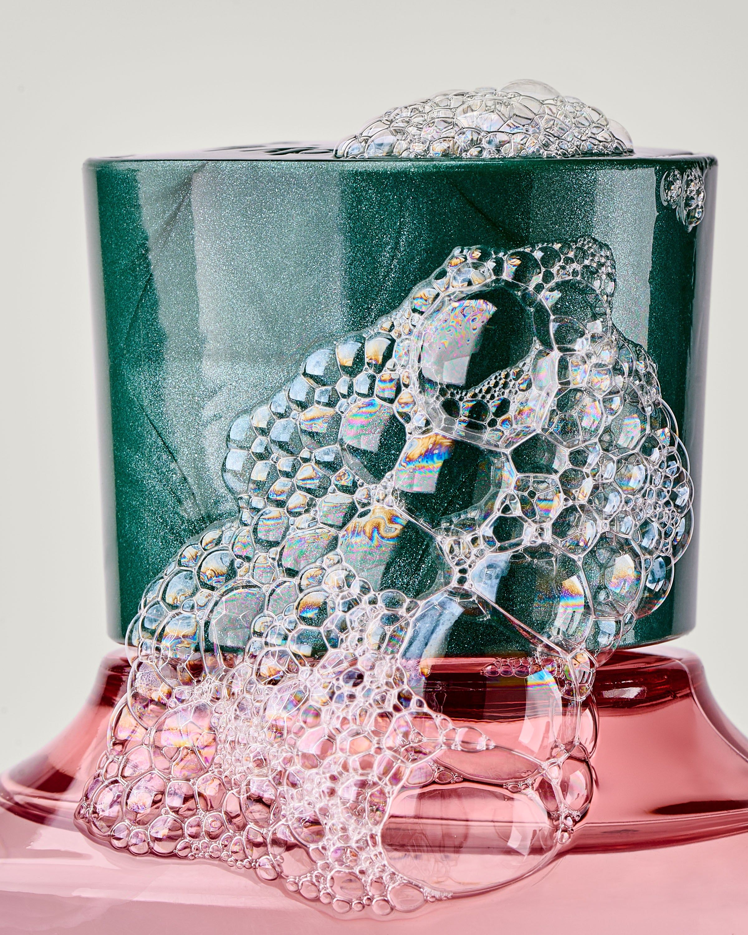 Bath & Body Works Rose – różowy żel pod prysznic z grafiką róży w eleganckiej butelce