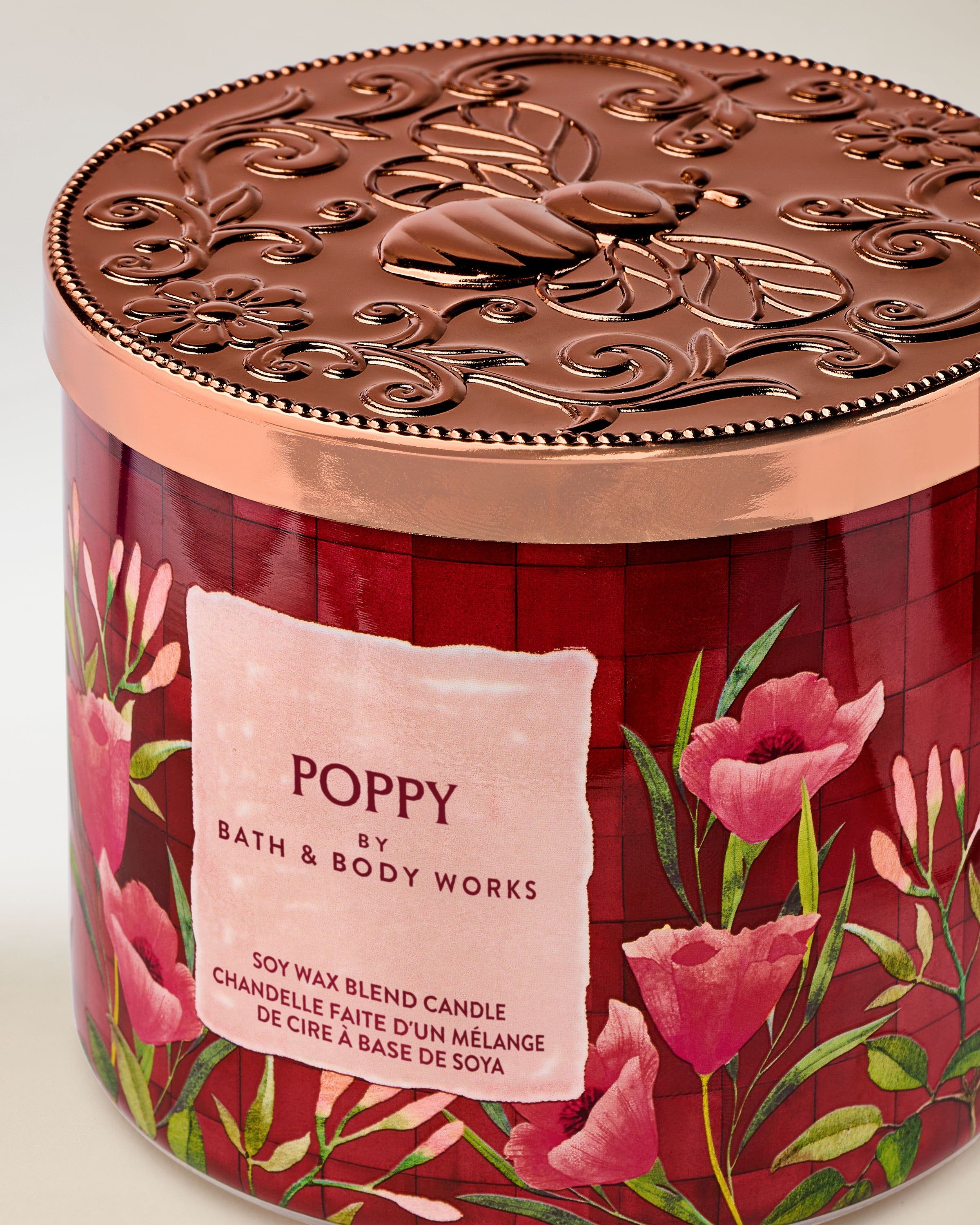 Świeca zapachowa 3‑knotowa Bath & Body Works Poppy w szklanym słoju z kwiatowym wzorem.