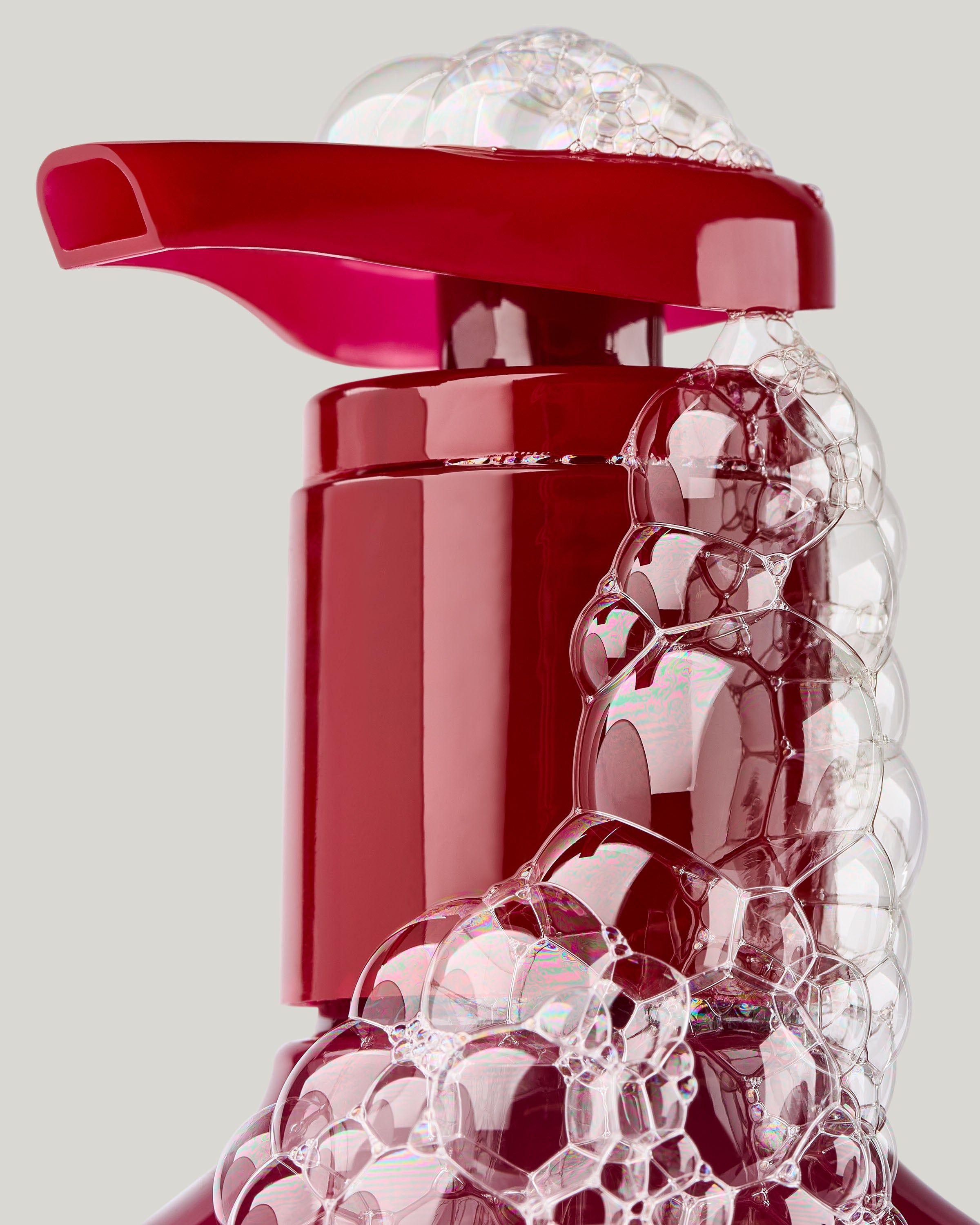 Żel do mycia rąk Bath & Body Works Poppy 236 ml w bordowej butelce z kwiatowym wzorem.