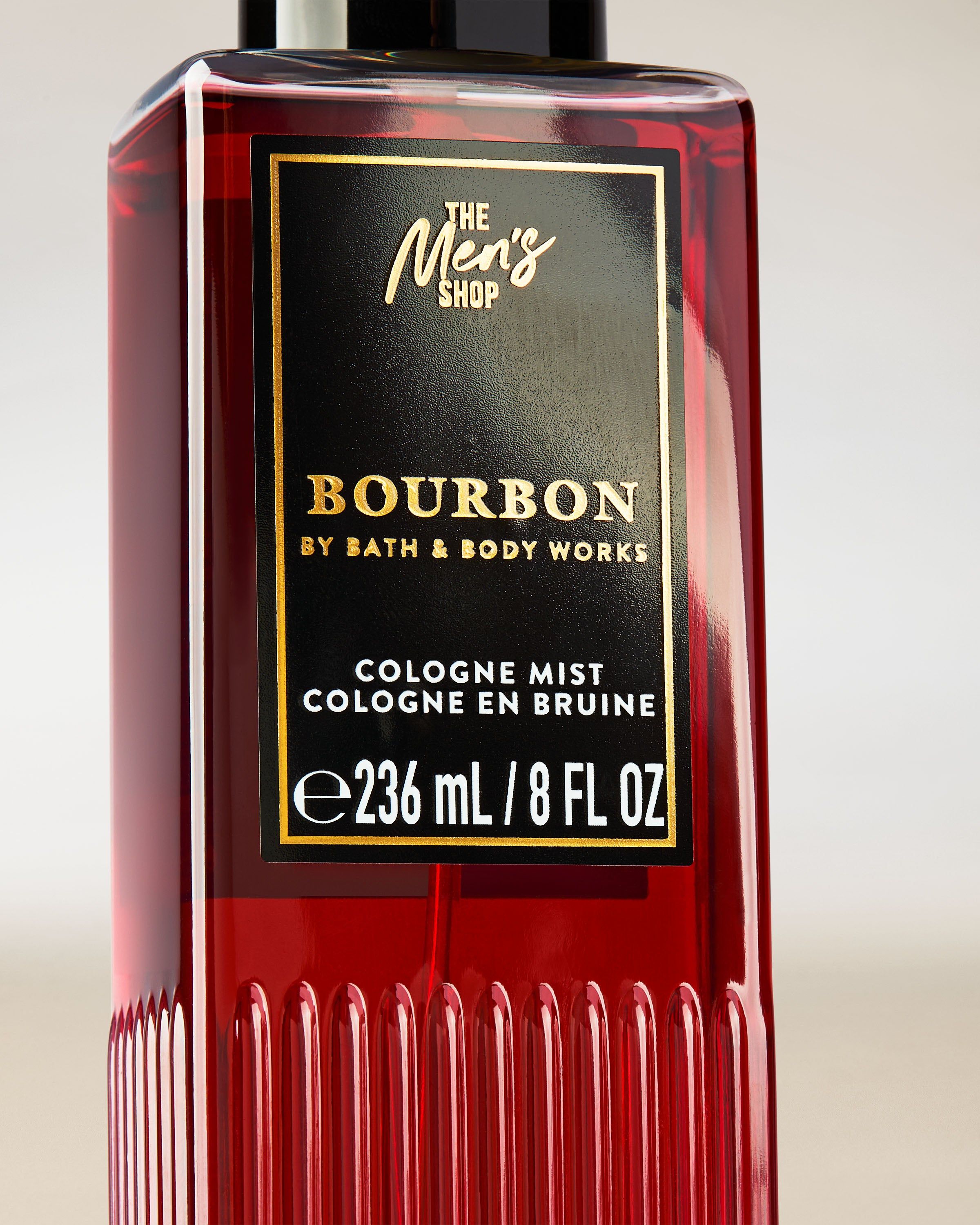 Mgiełka zapachowa Bourbon z linii męskiej Bath & Body Works, w funkcjonalnym opakowaniu z czytelnym oznaczeniem.