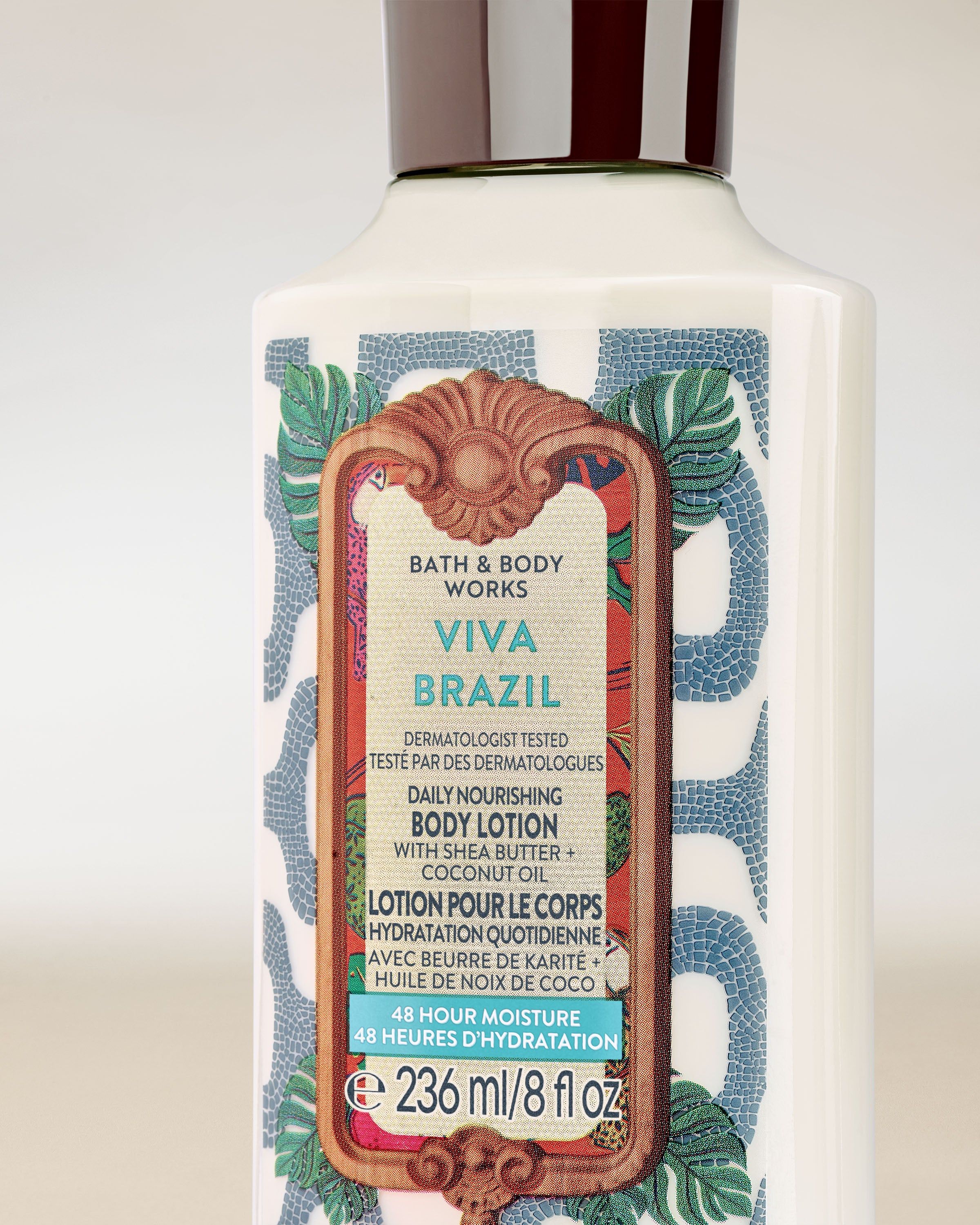 Lotion do ciała Viva Brazil w kremowej butelce z ciemną nakrętką i ozdobną etykietą w tropikalnym stylu.