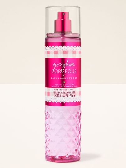 Mgiełka zapachowa Bath & Body Works Gingham Gorgeous 236 ml w różowym flakonie z atomizerem.