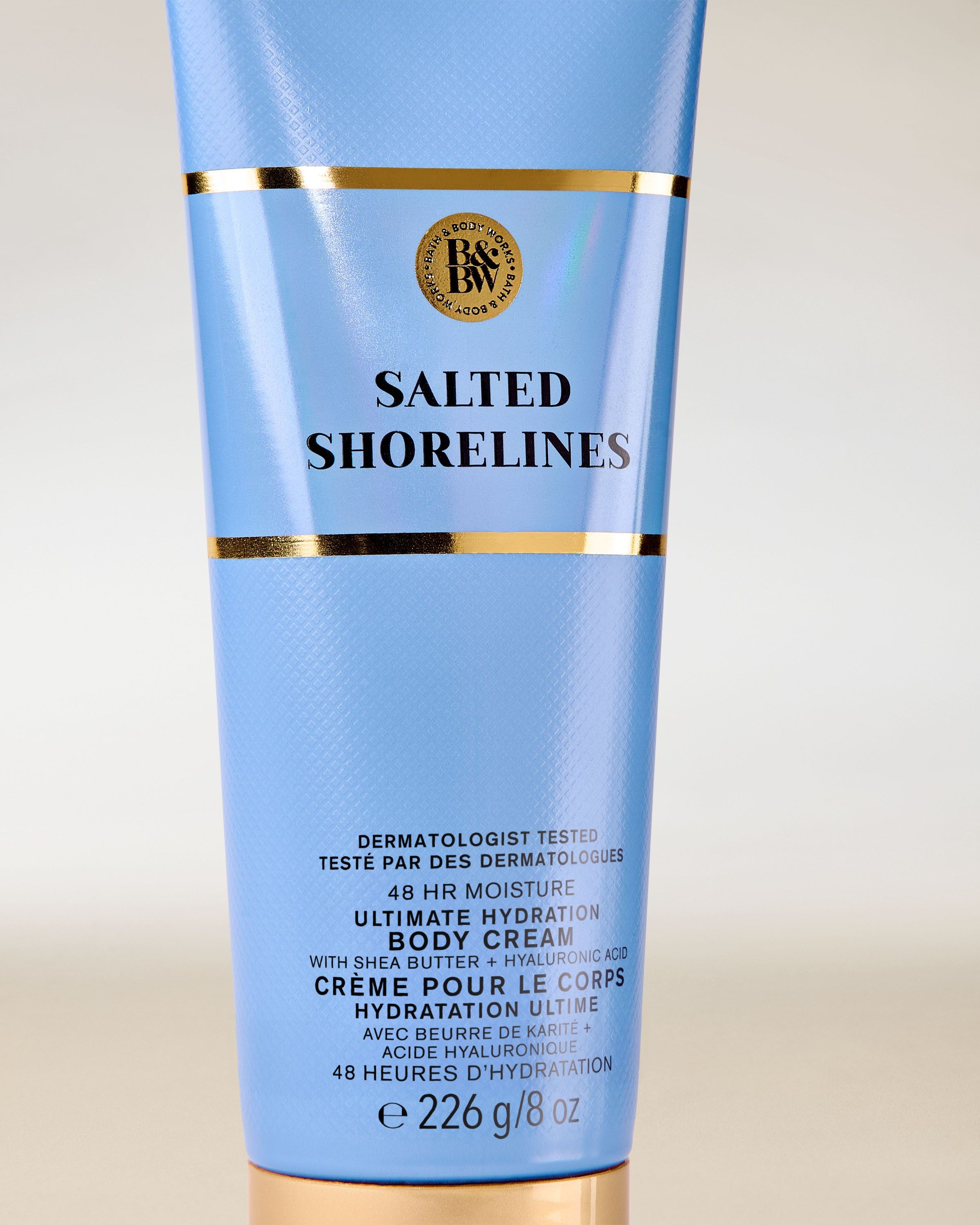 Salted Shorelines Bath & Body Works – krem do ciała w błękitnej tubie z 48h nawilżeniem i luksusowym wykończeniem.