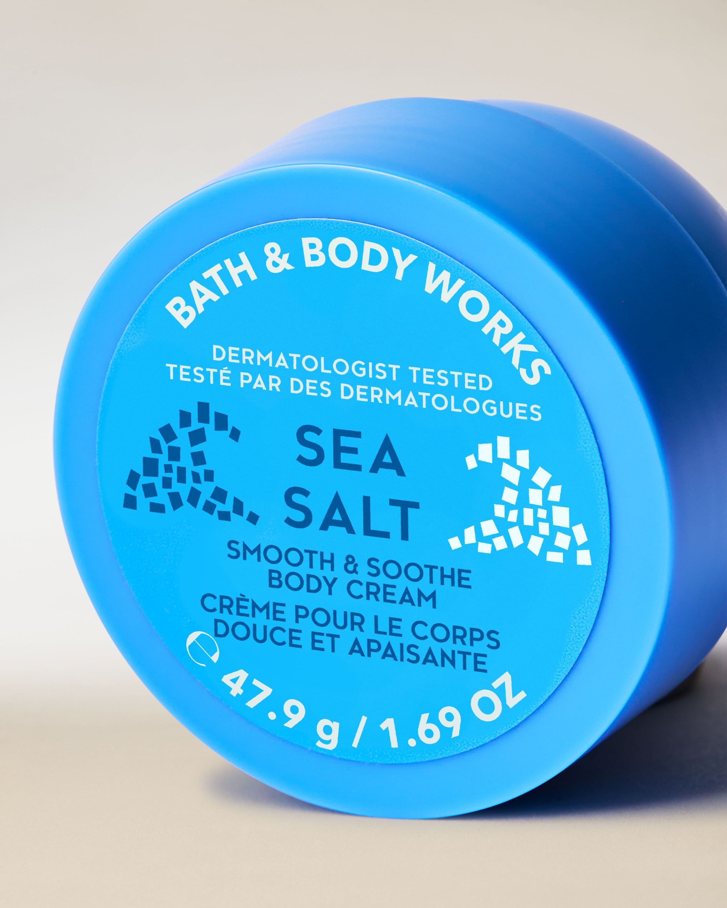 Krem do ciała Sea Salt w niebieskim opakowaniu