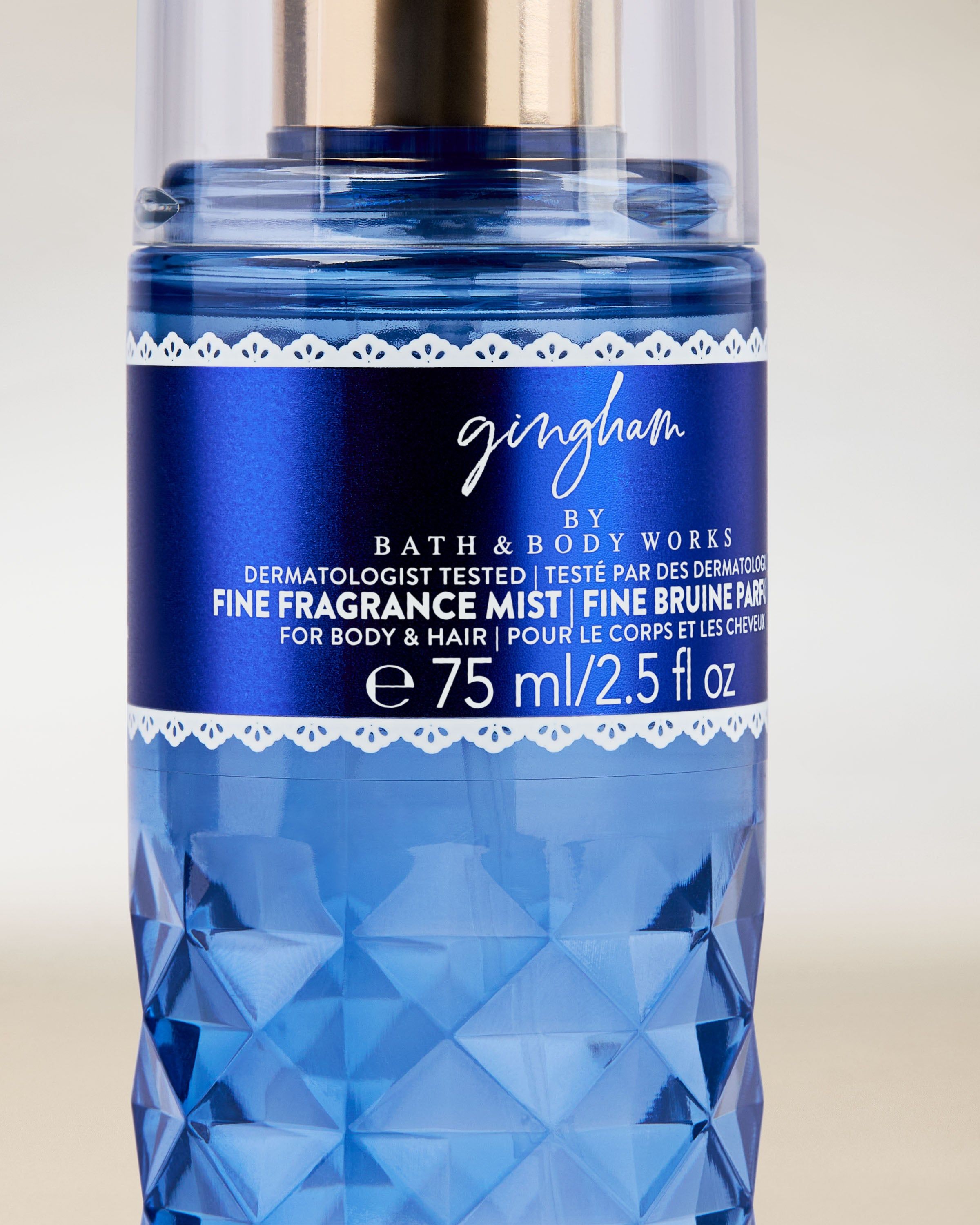 Mgiełka zapachowa Bath & Body Works Gingham 75 ml w niebieskim flakonie z atomizerem (mini).