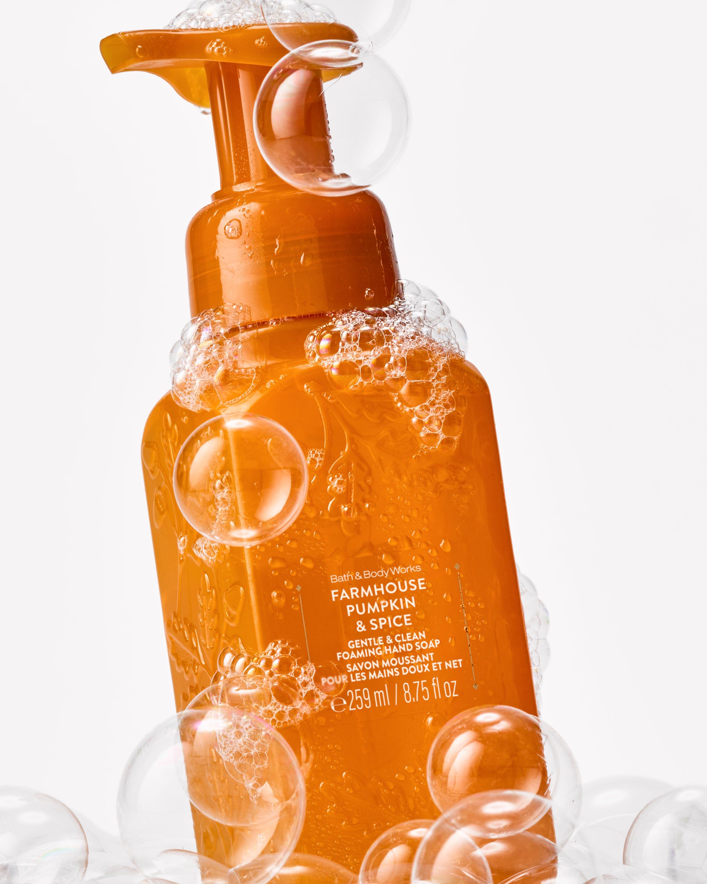 Delikatne mydło do rąk w piance Bath & Body Works Farmhouse Pumpkin & Spice, 259 ml