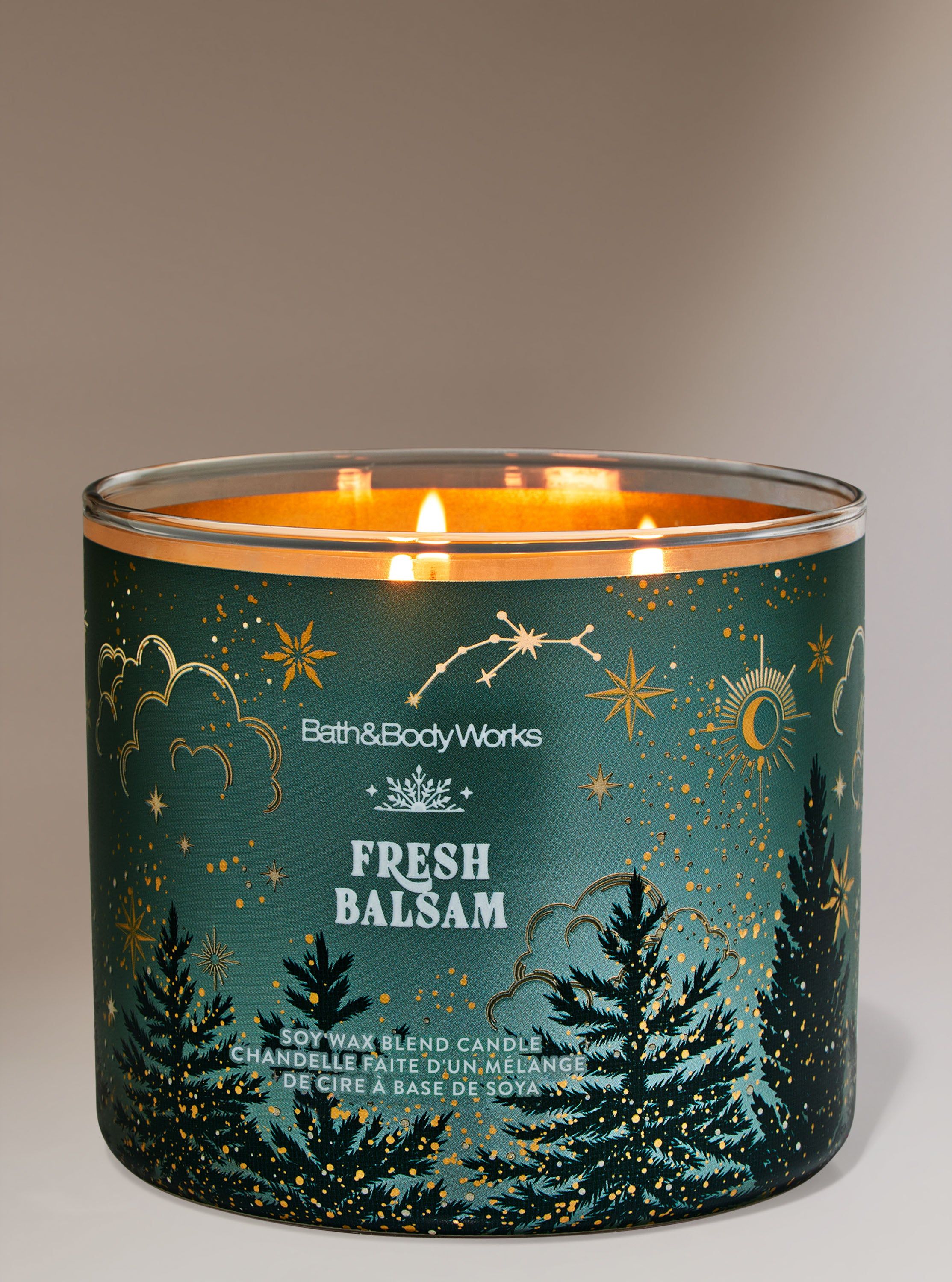 Świeca zapachowa Fresh Balsam Bath & Body Works z motywem iglastych drzew i gwiazd