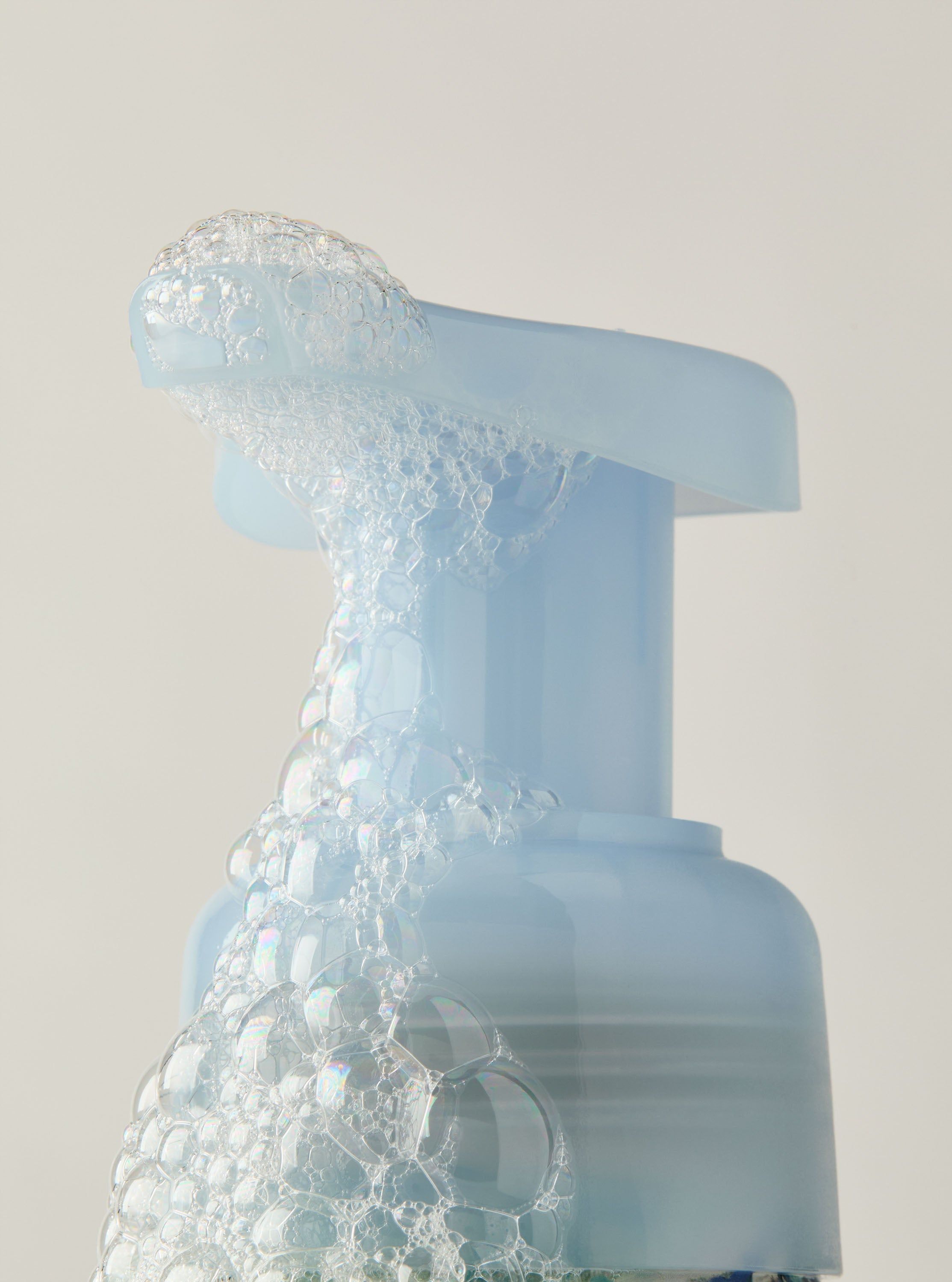 Mydło w piance Fresh Sparkling Snow Bath & Body Works z zimowym motywem bałwanka i sarenki