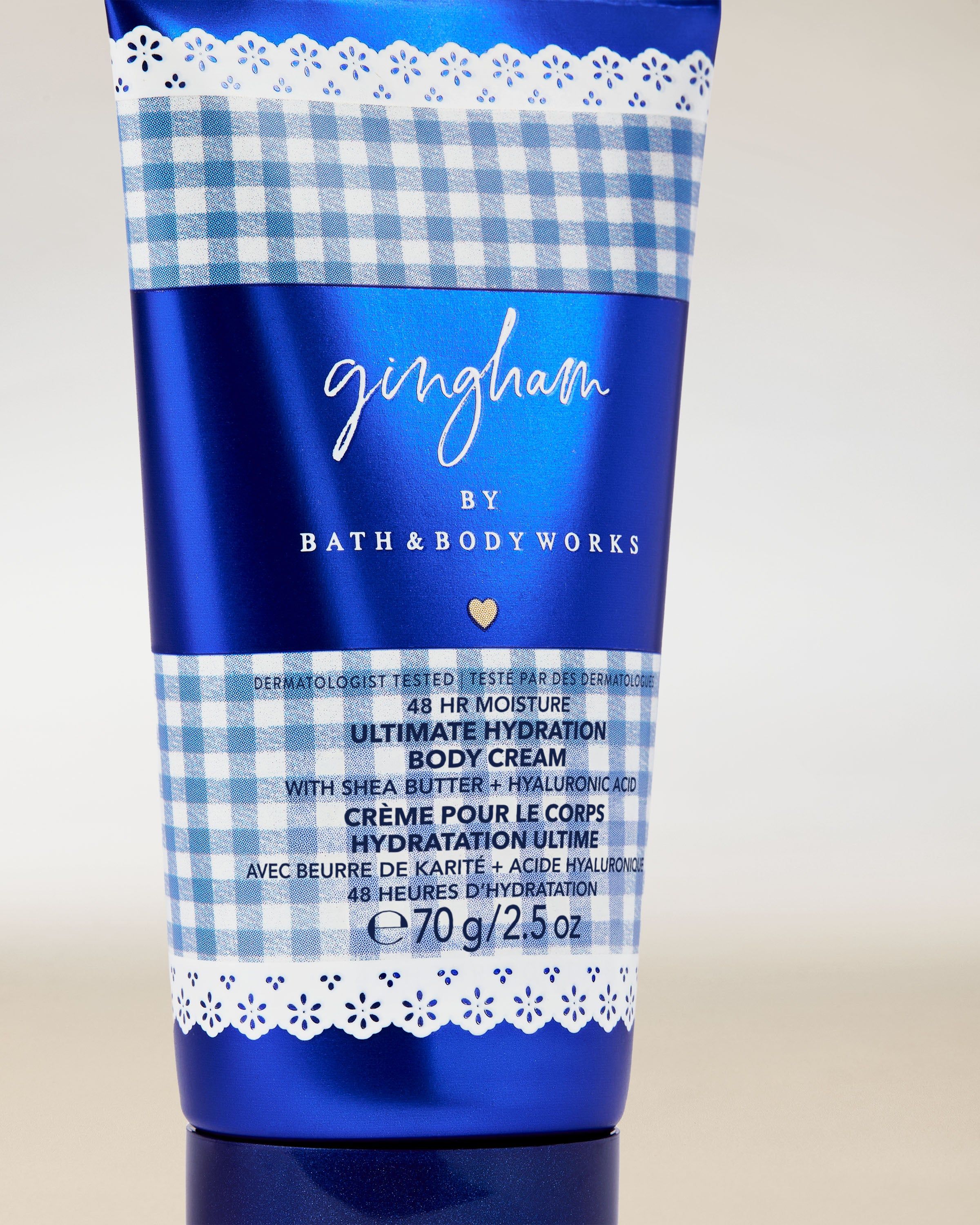 Krem do ciała Bath & Body Works Gingham 70 g w niebieskiej tubie z klasycznym wzorem gingham.