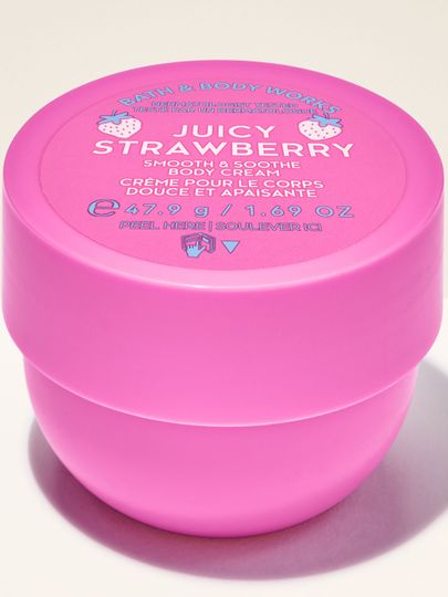 Krem do ciała Juicy Strawberry w różowym opakowaniu