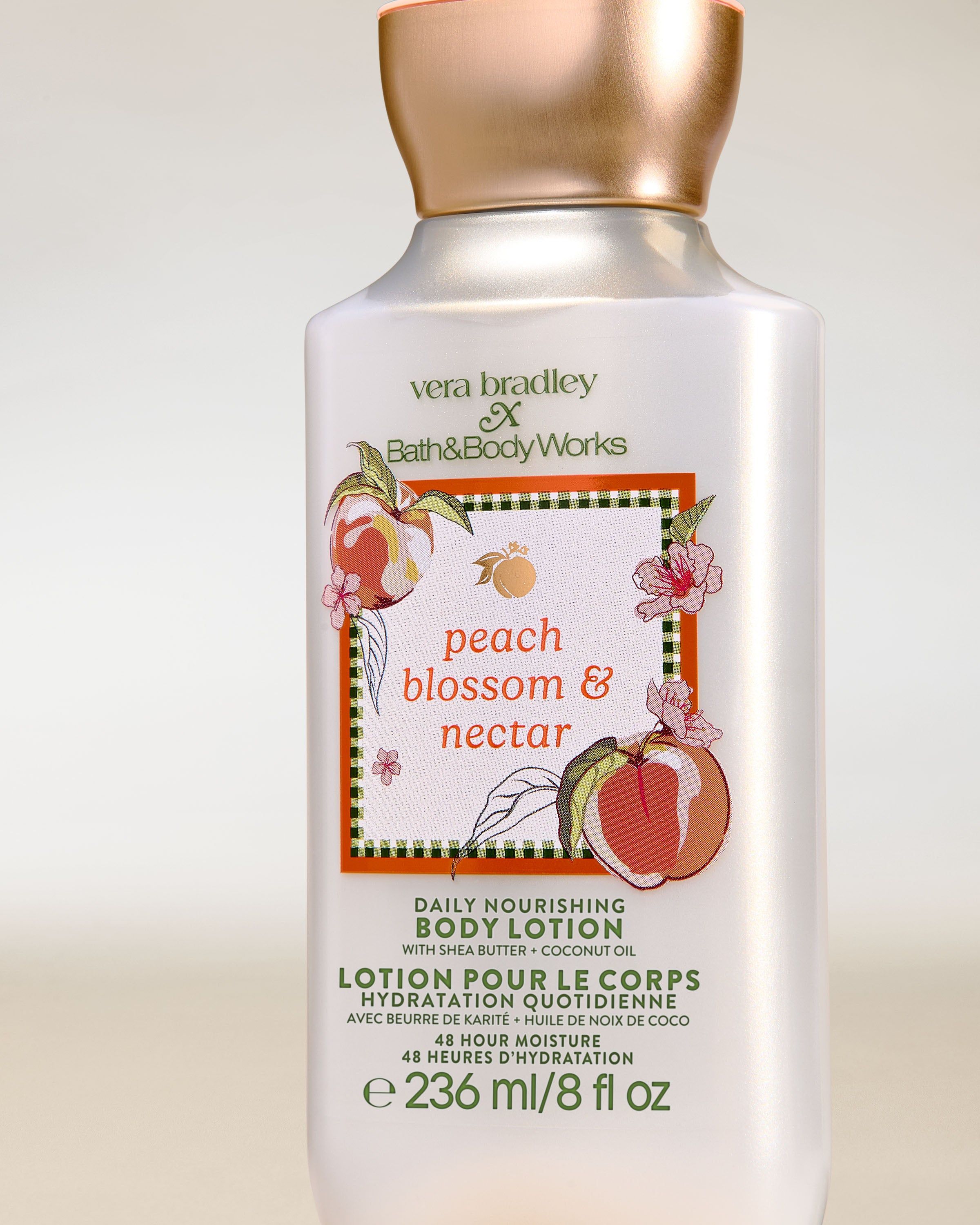 Bath & Body Works Peach Blossom & Nectar – balsam do ciała w jasnym flakonie z brzoskwiniowo‑kwiatową etykietą.