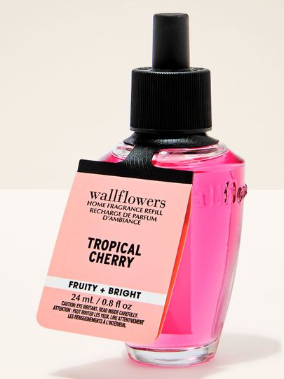 Wkład do wtyczki Wallflowers Tropical Cherry z intensywnie różowym olejkiem o owocowym aromacie.