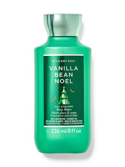 Loțiune verde de corp cu motiv de brad de Crăciun și denumirea "Vanilla Bean Noel", Bath & Body Works.