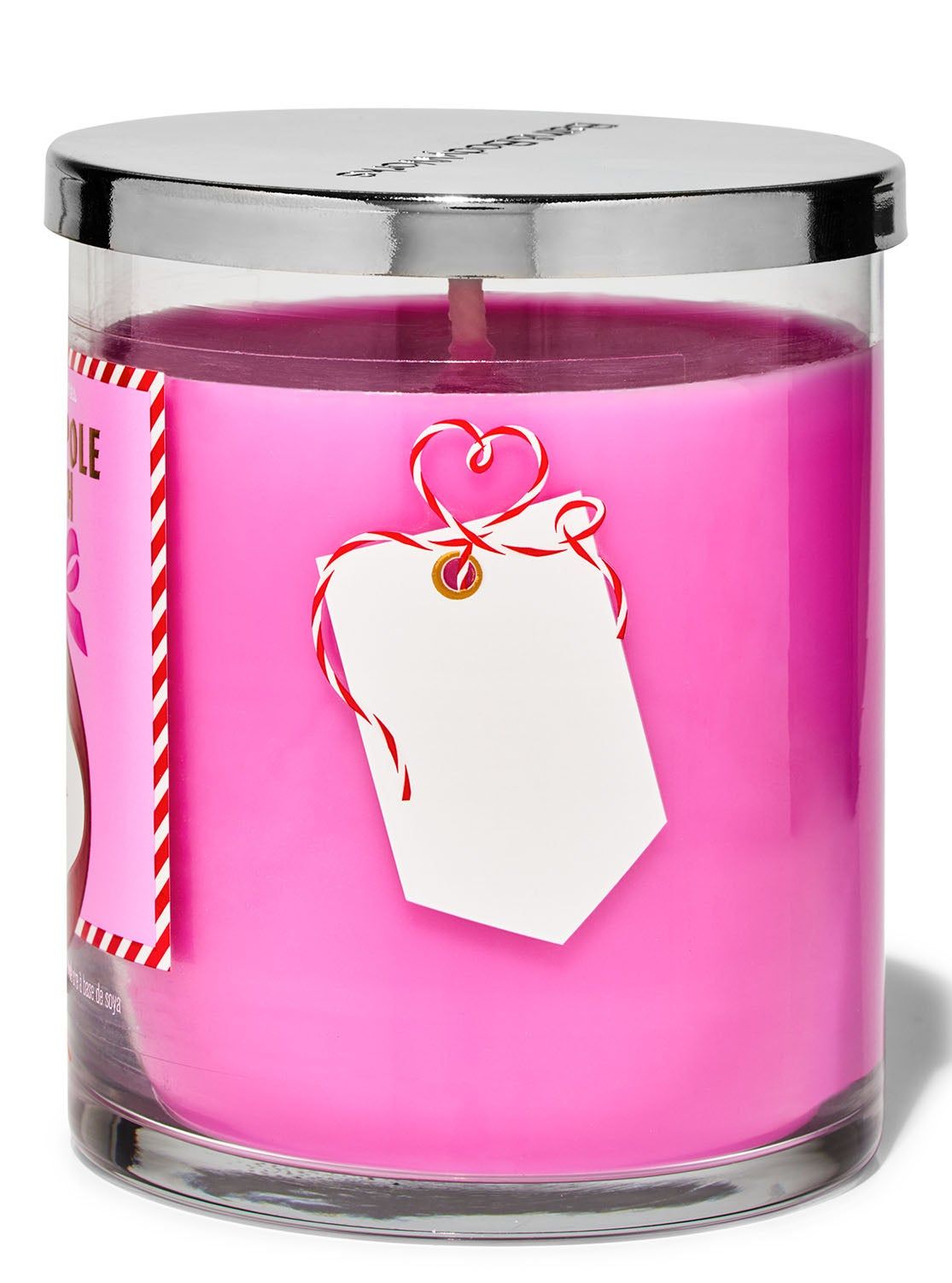 Lumânare „North Pole Punch” cu o etichetă cadou albă, goală, agățată de o sfoară în formă de inimă, Bath & Body Works.