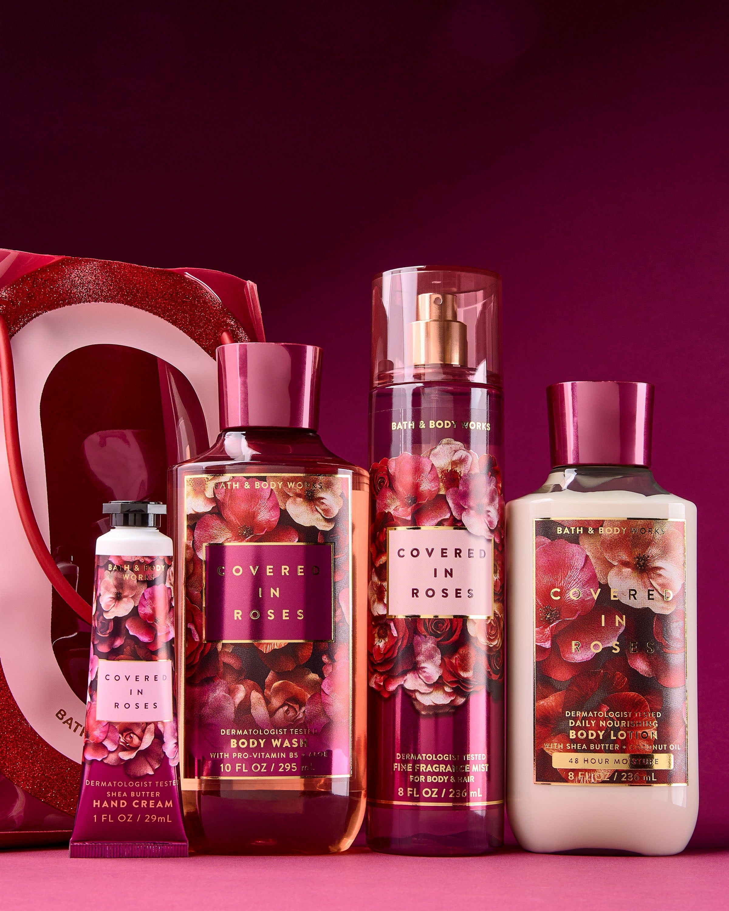 Bath & Body Works Covered in Roses – mgiełka, żel, balsam i krem w bordowym zestawie prezentowym.