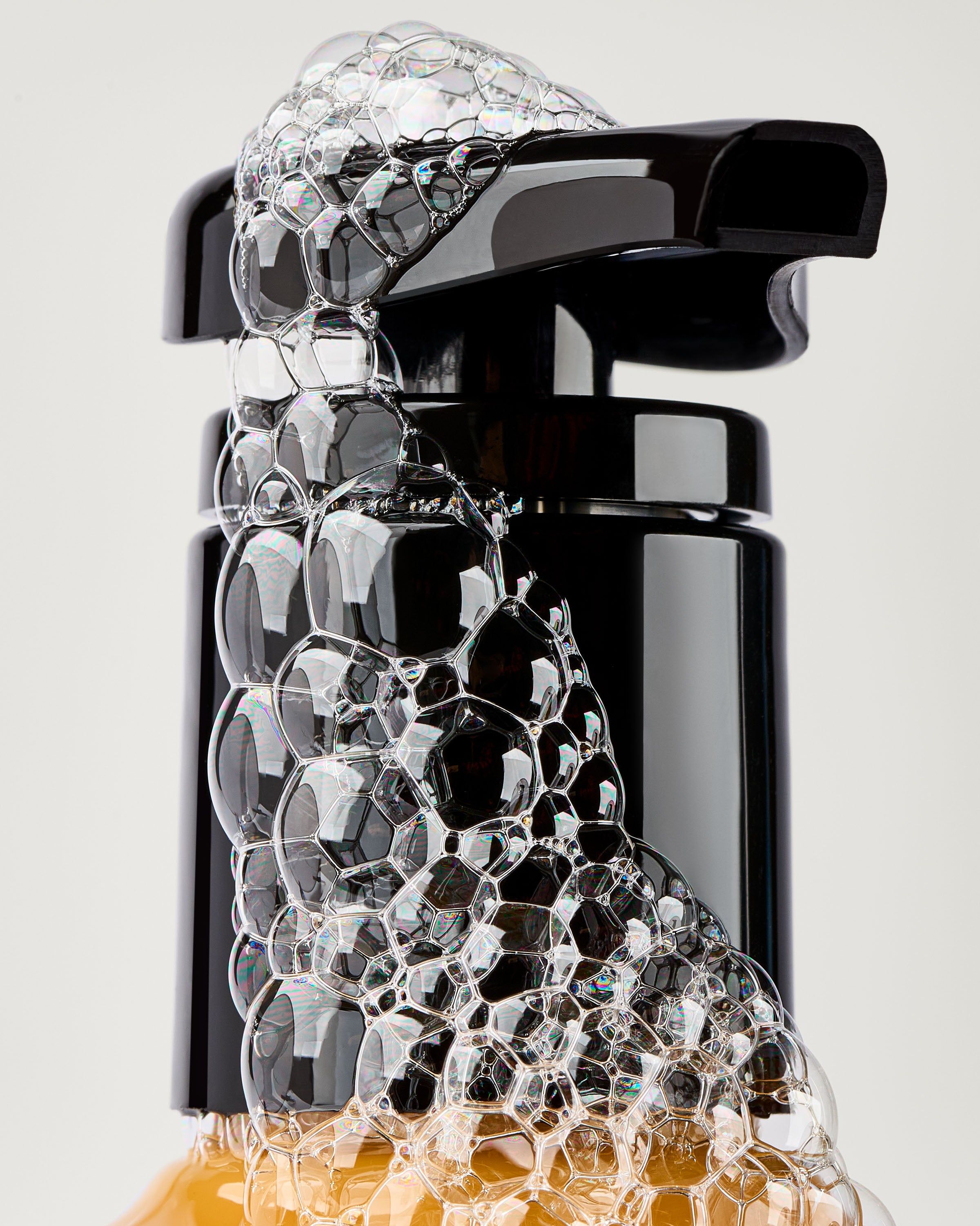 Żel do mycia rąk Bath & Body Works Sun‑Washed Citrus 266 ml w żółtej butelce z pompką.
